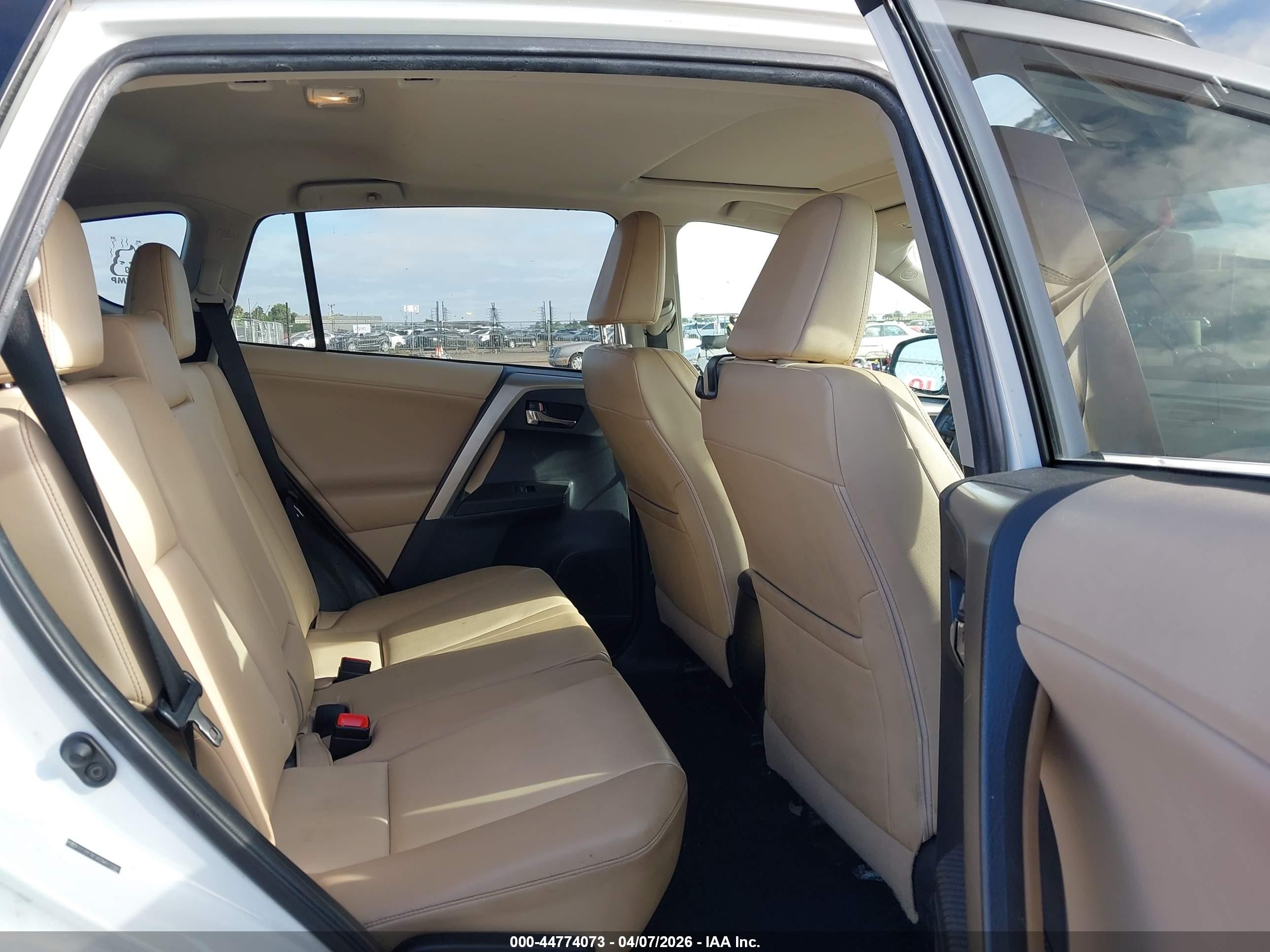 TOYOTA RAV4 image 8