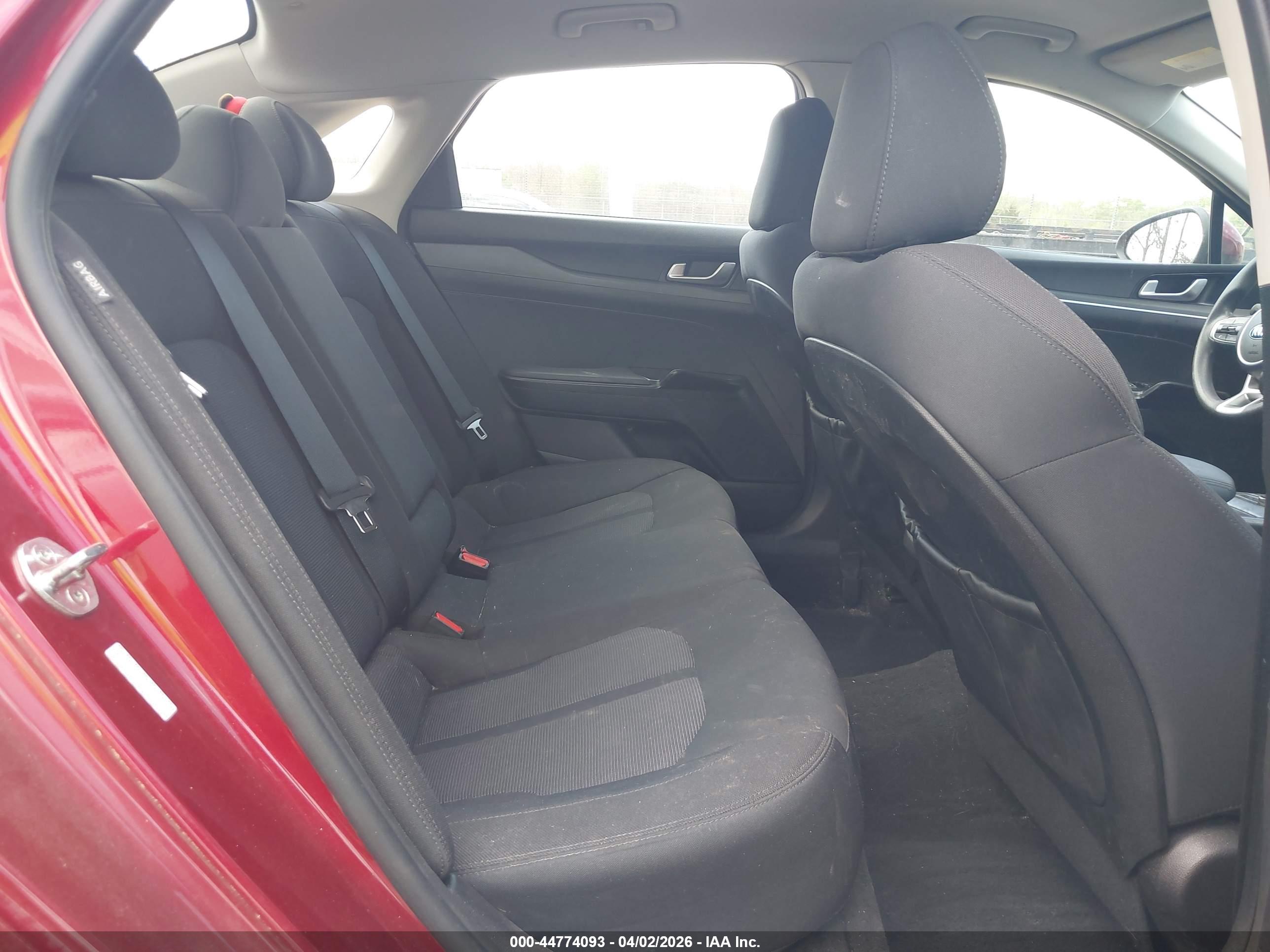 KIA K5 image 8