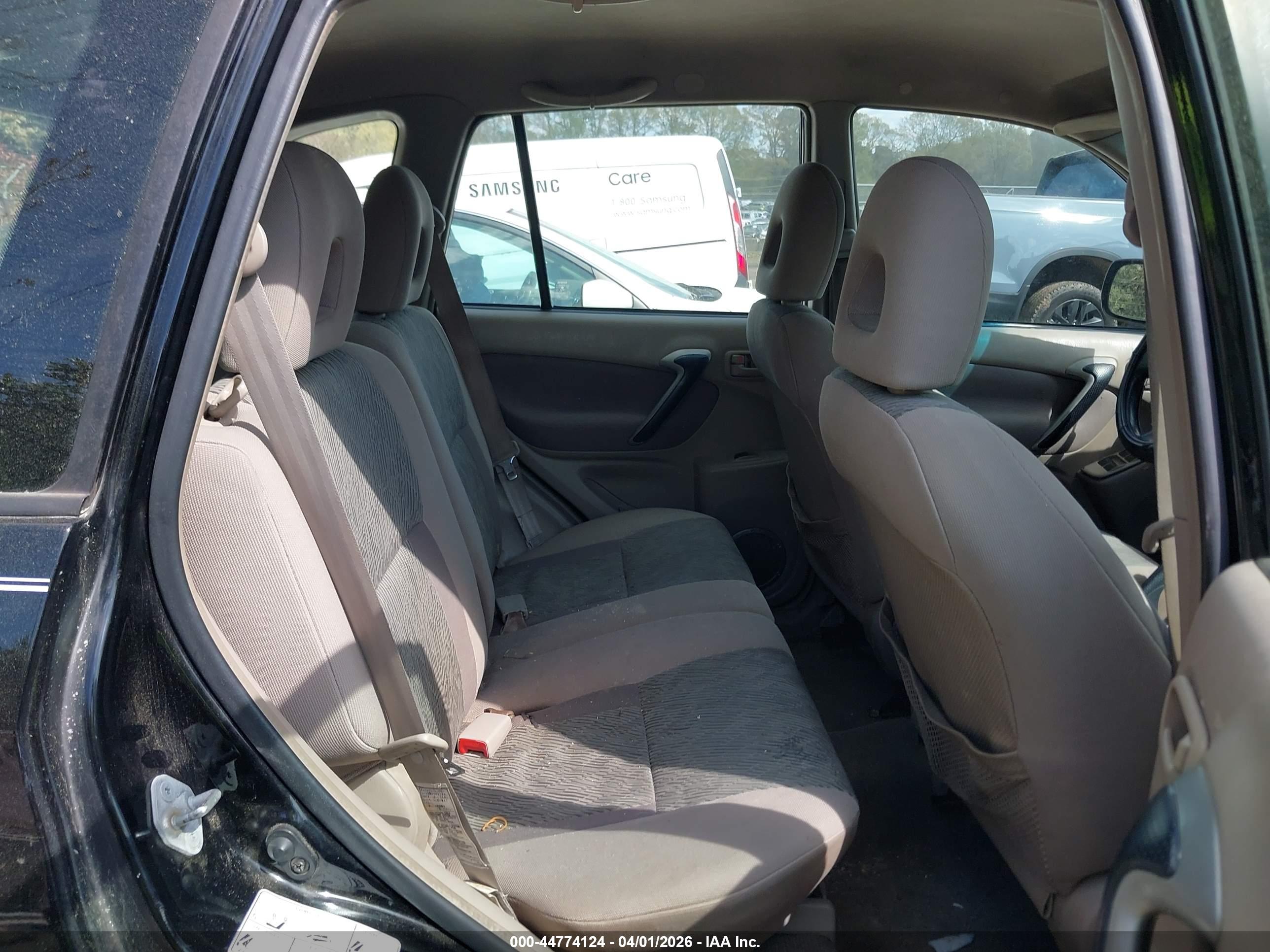 TOYOTA RAV4 image 8