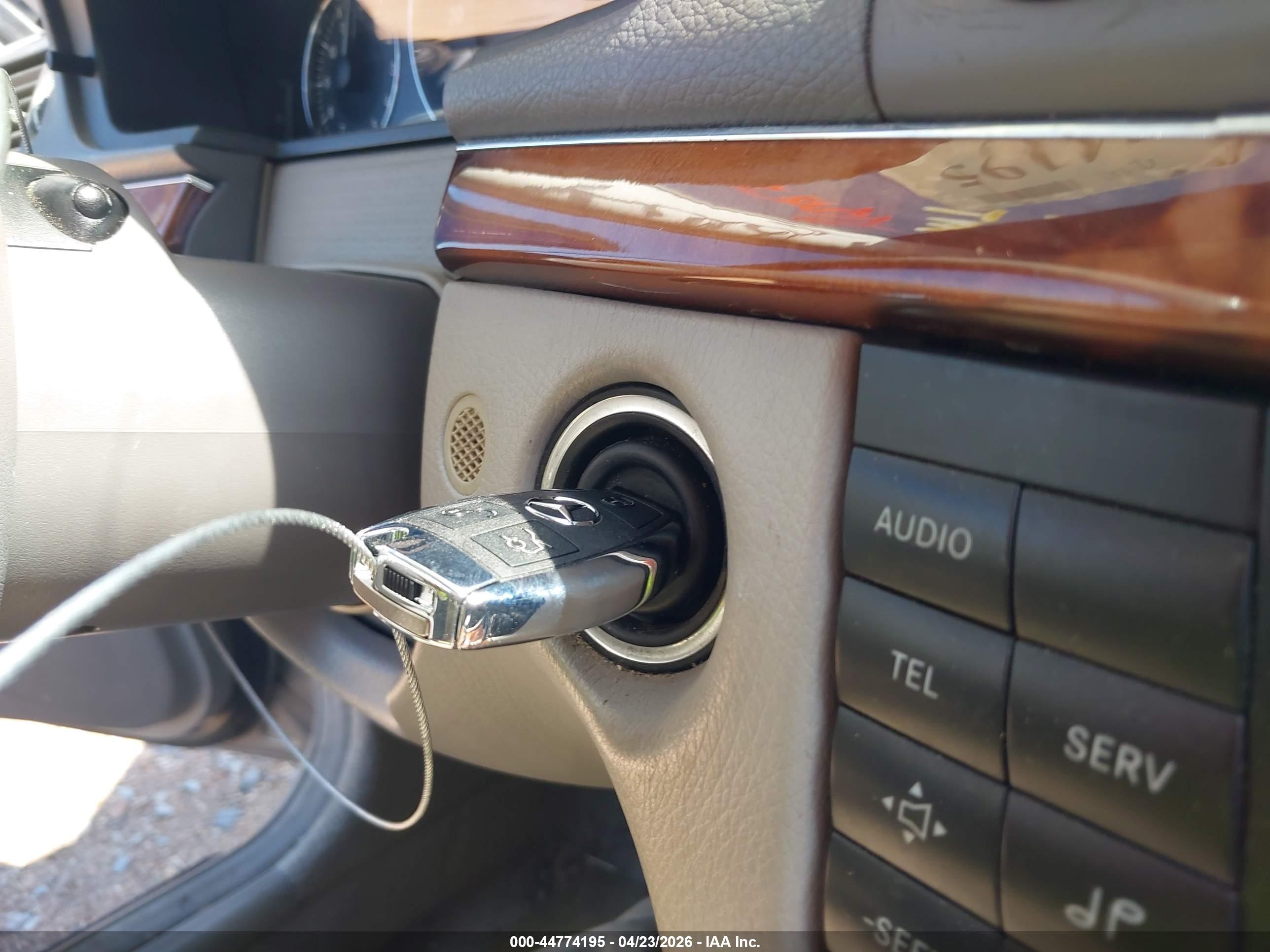 MERCEDES-BENZ E image 11