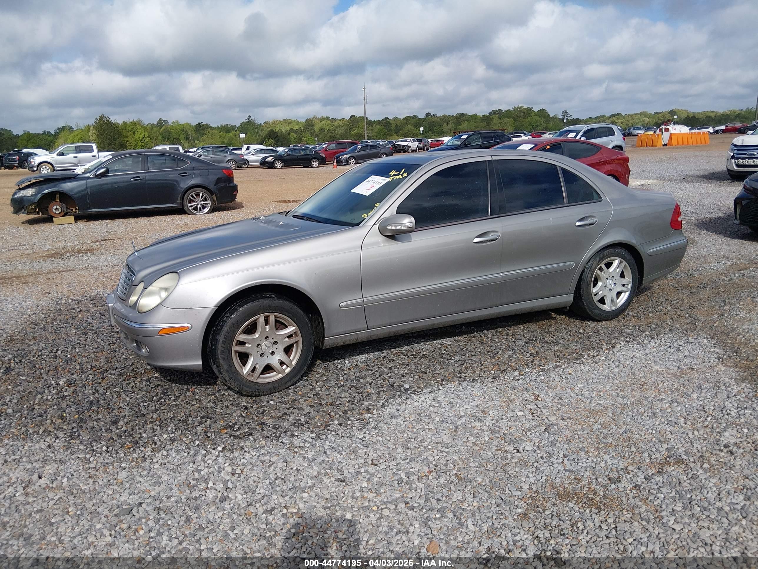 MERCEDES-BENZ E image 2