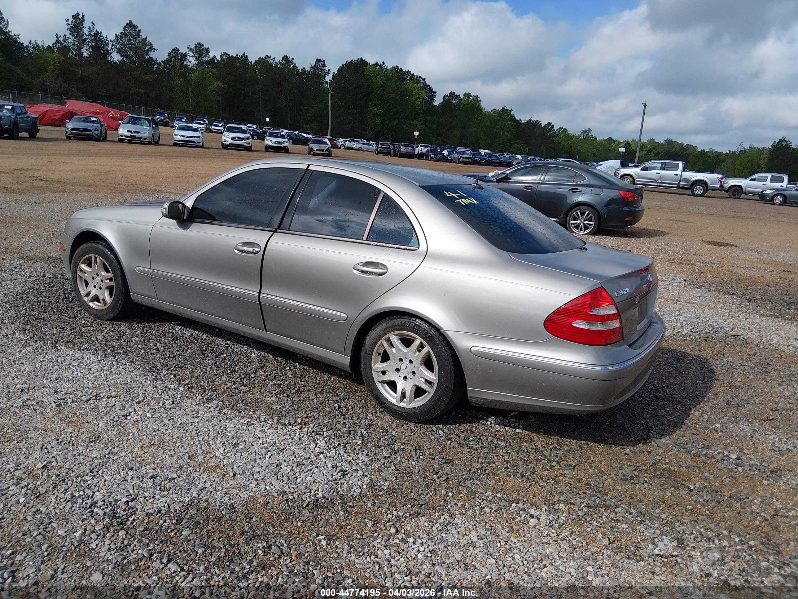 MERCEDES-BENZ E image 3