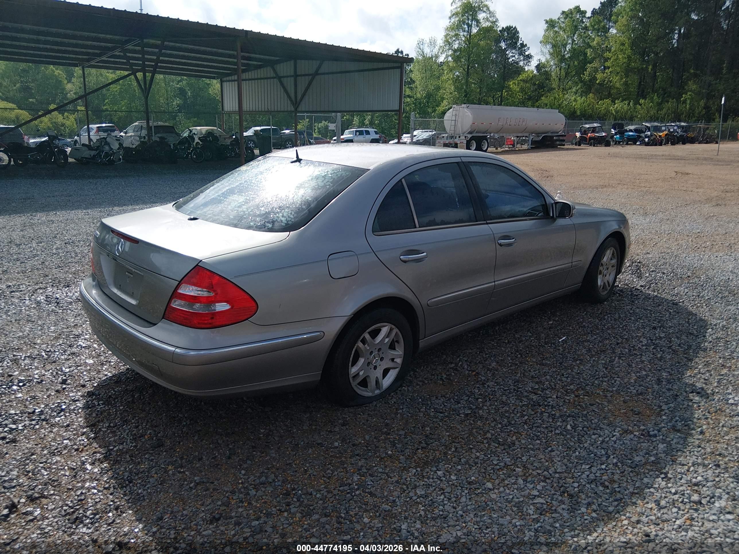 MERCEDES-BENZ E image 4