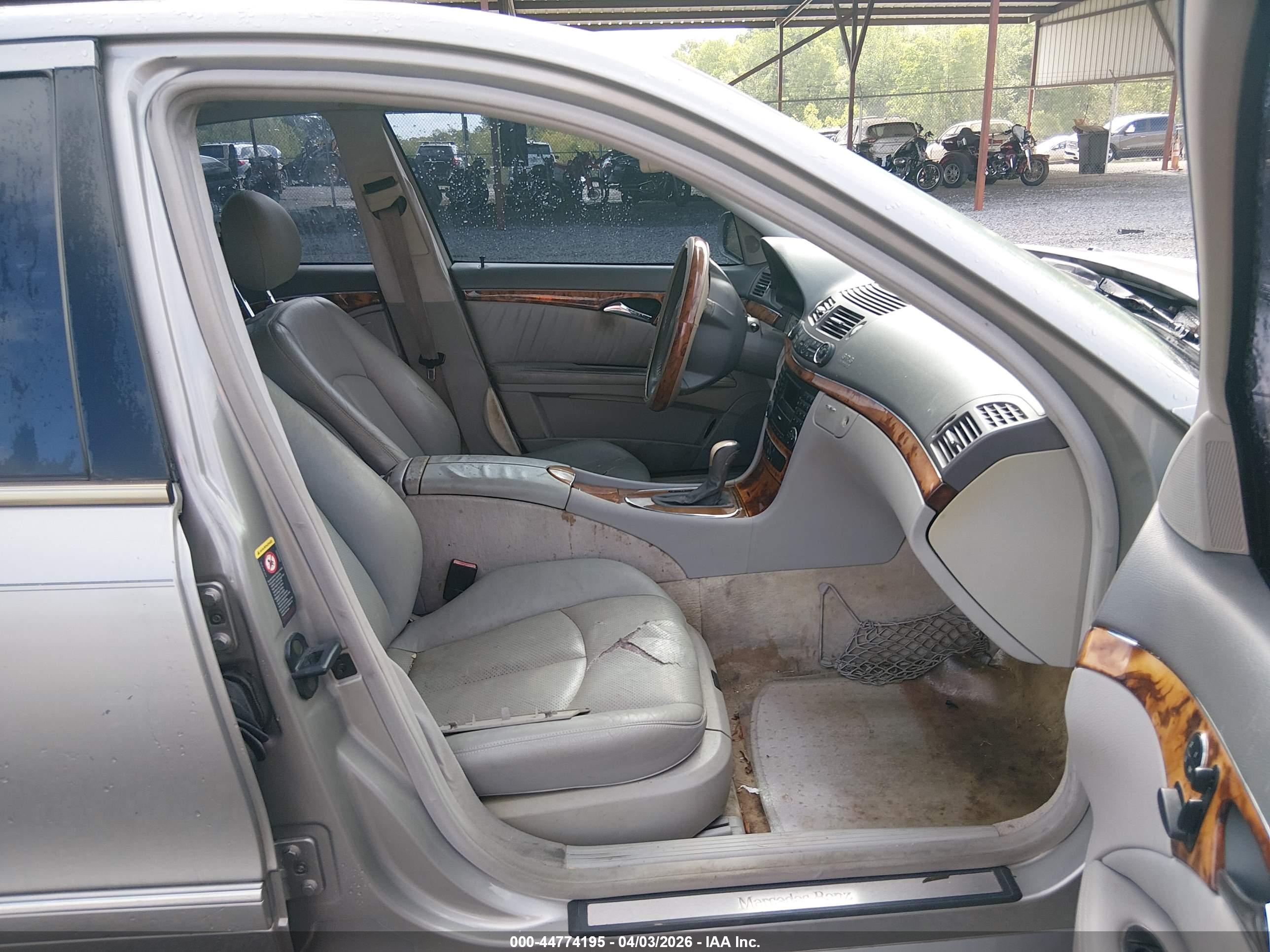 MERCEDES-BENZ E image 5