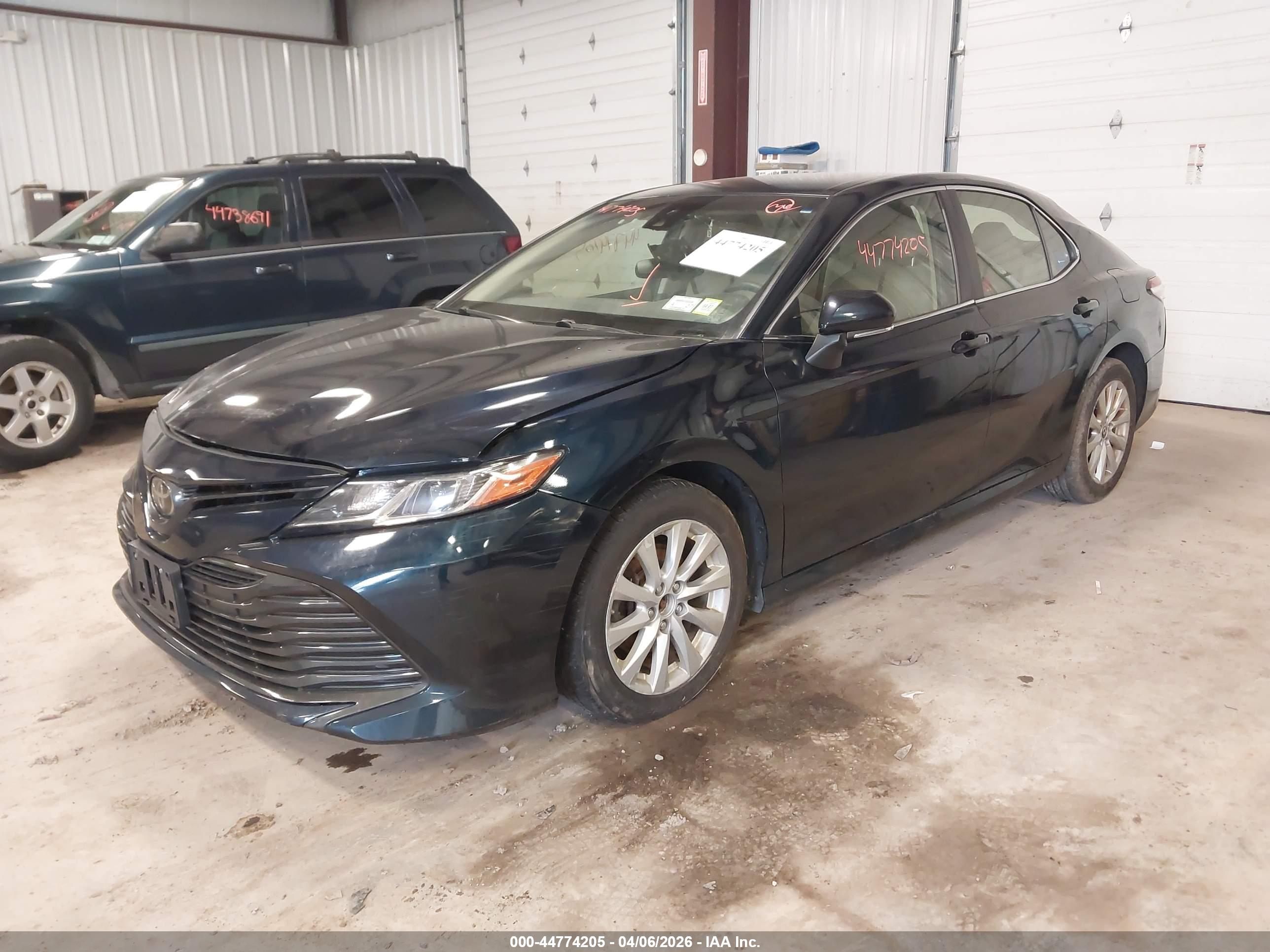 TOYOTA CAMRY image 2