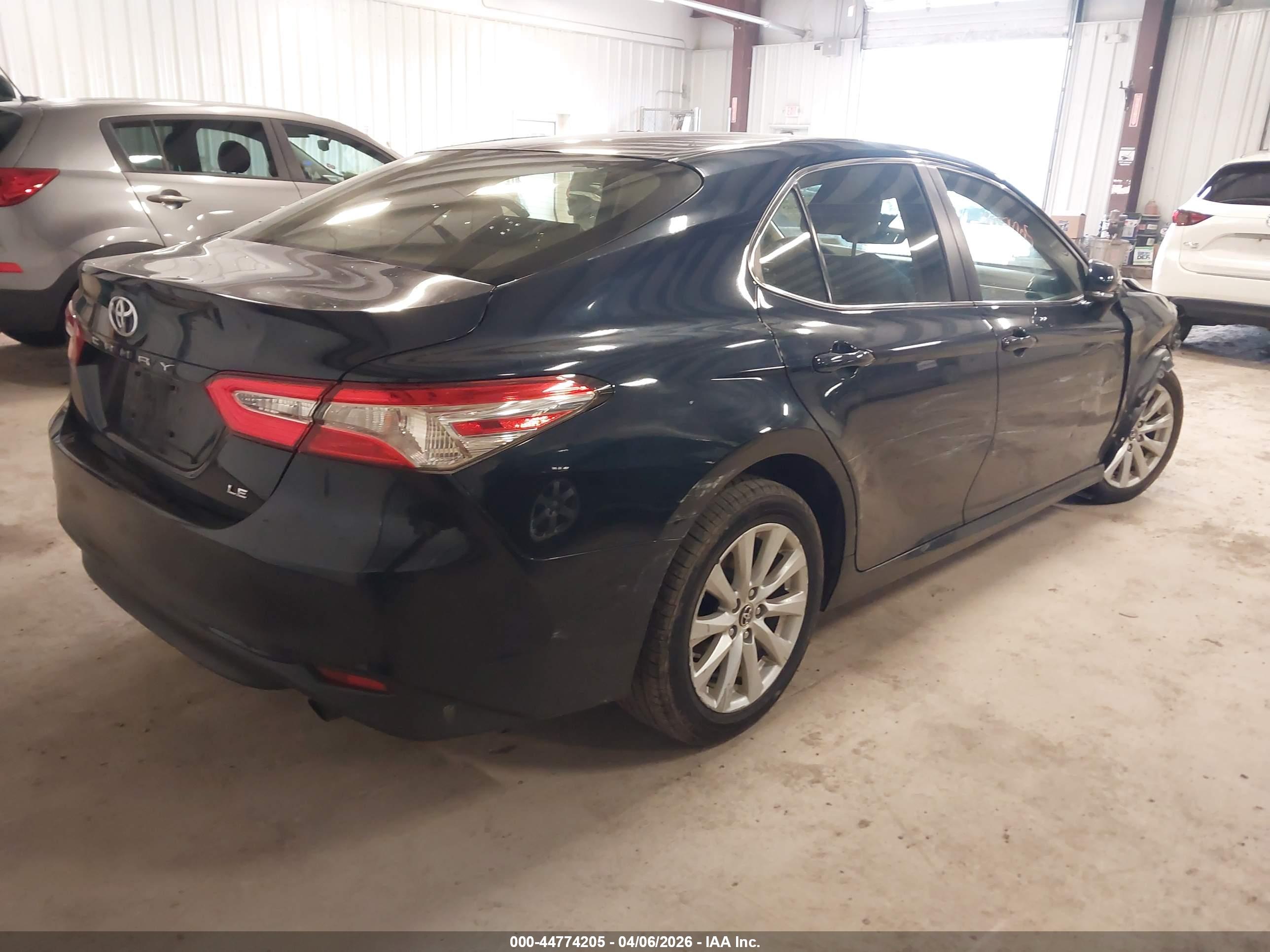 TOYOTA CAMRY image 4
