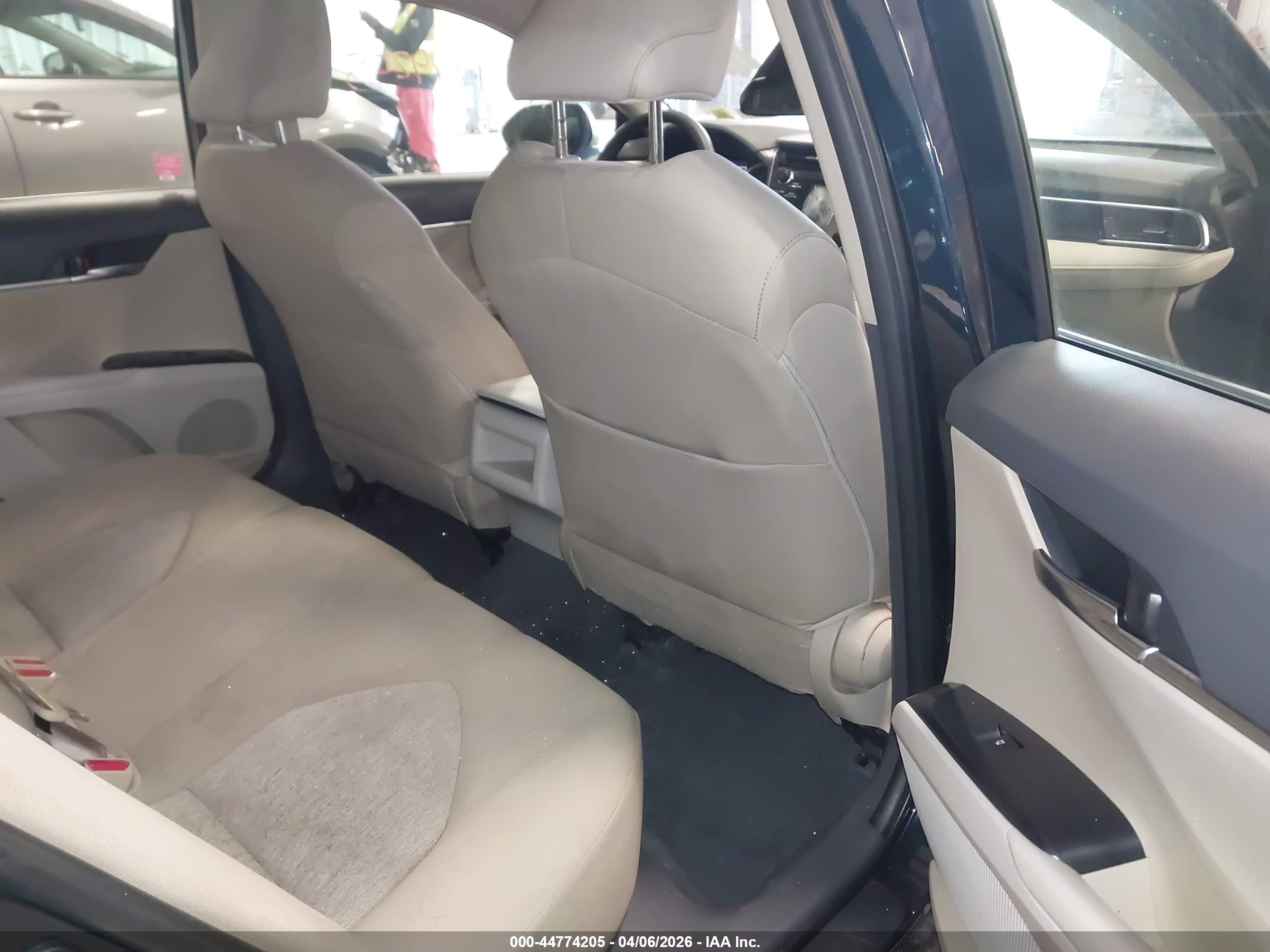 TOYOTA CAMRY image 8