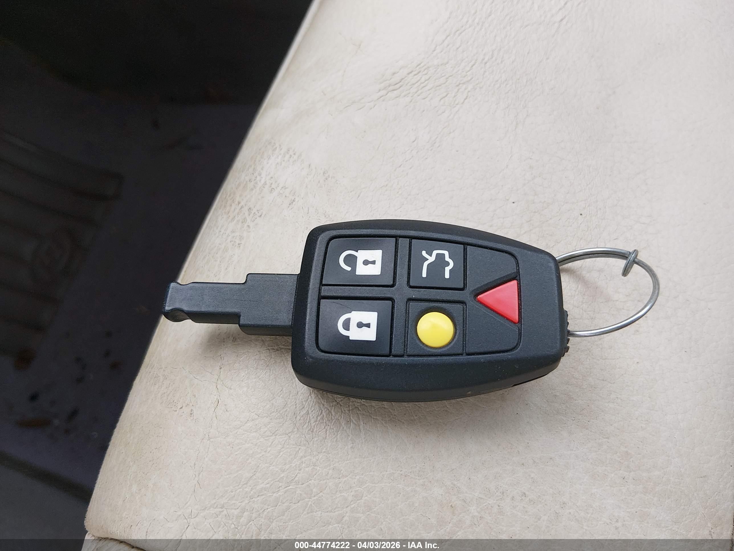 VOLVO C70 image 11