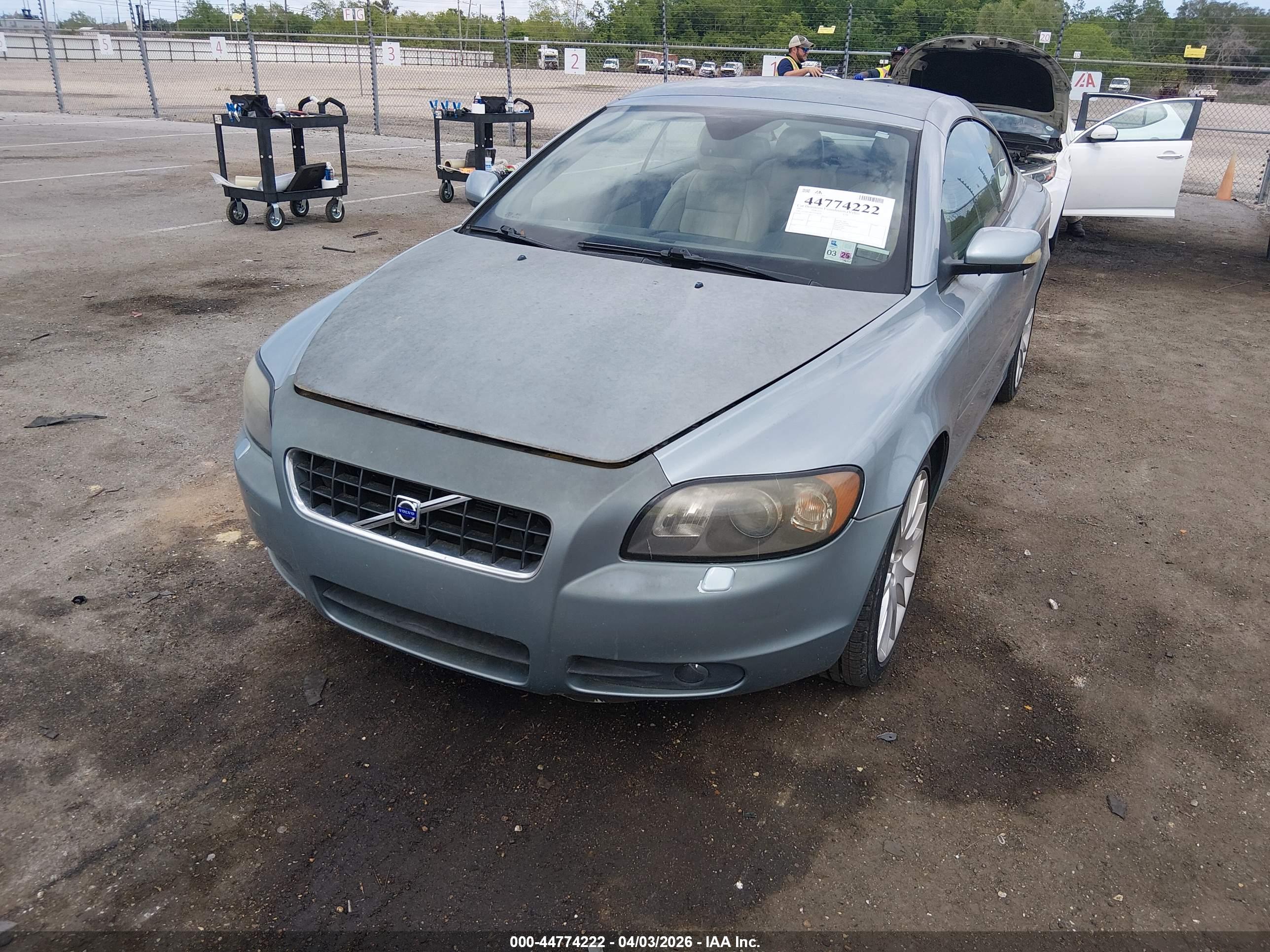VOLVO C70 image 2
