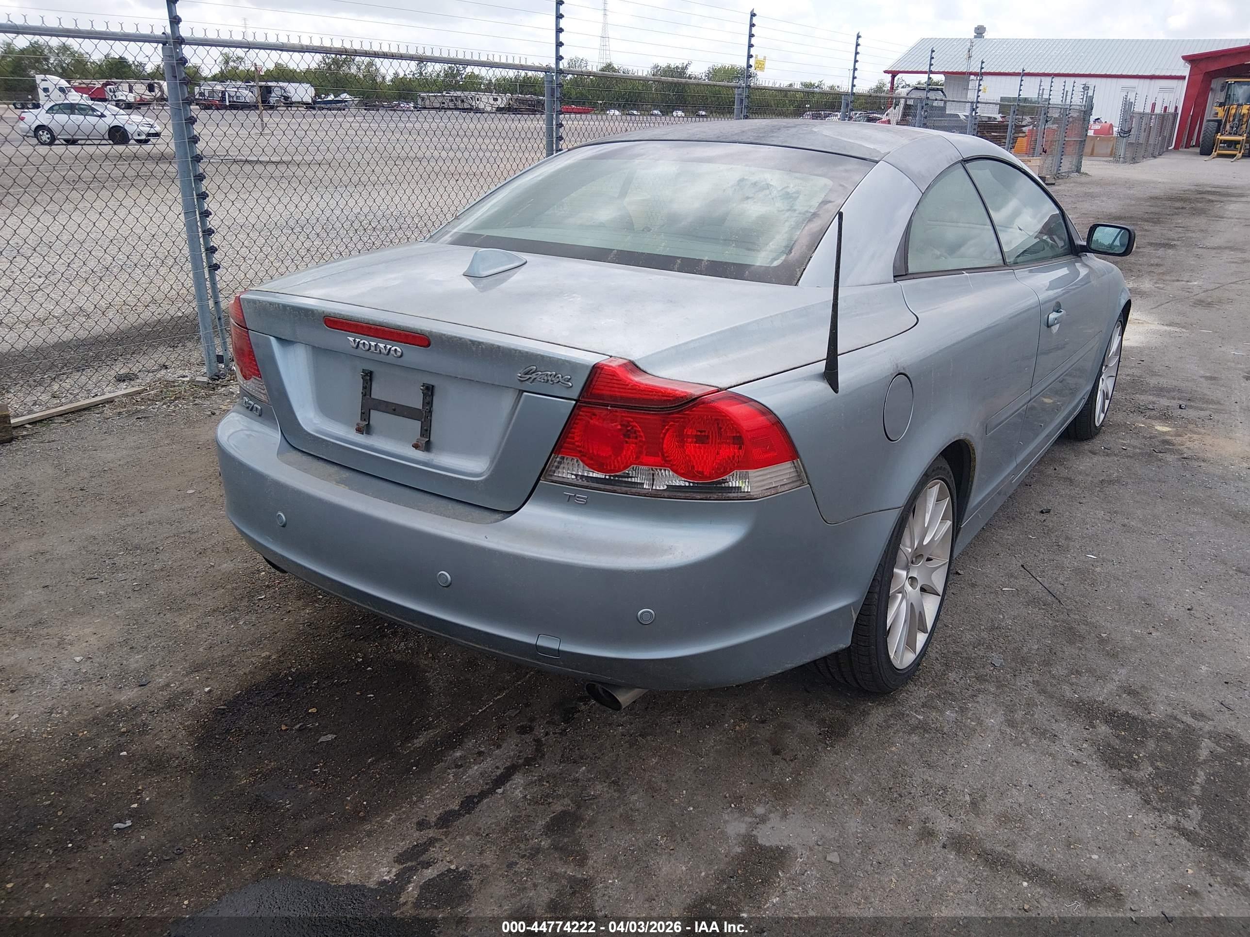 VOLVO C70 image 4