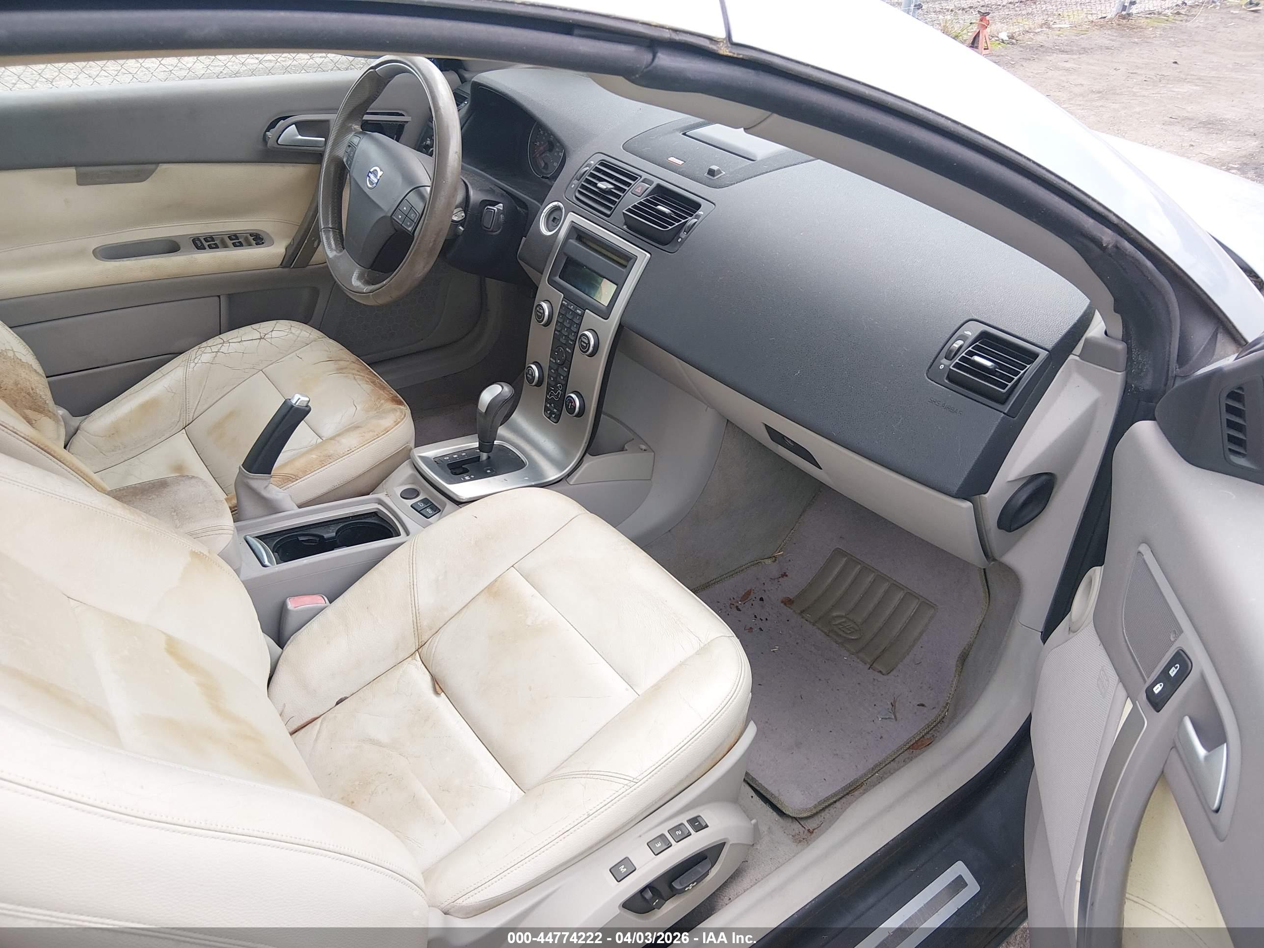 VOLVO C70 image 5