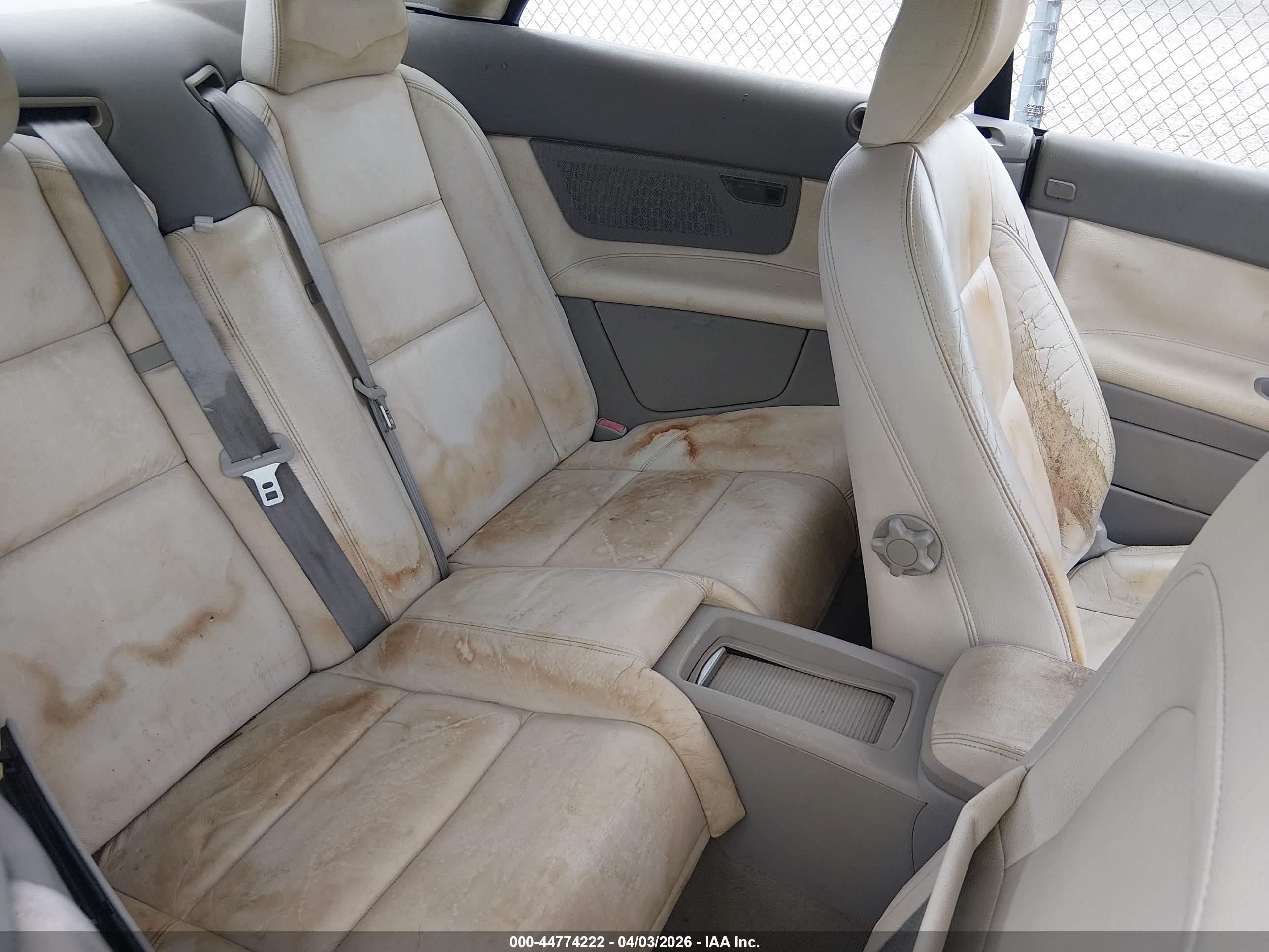 VOLVO C70 image 8