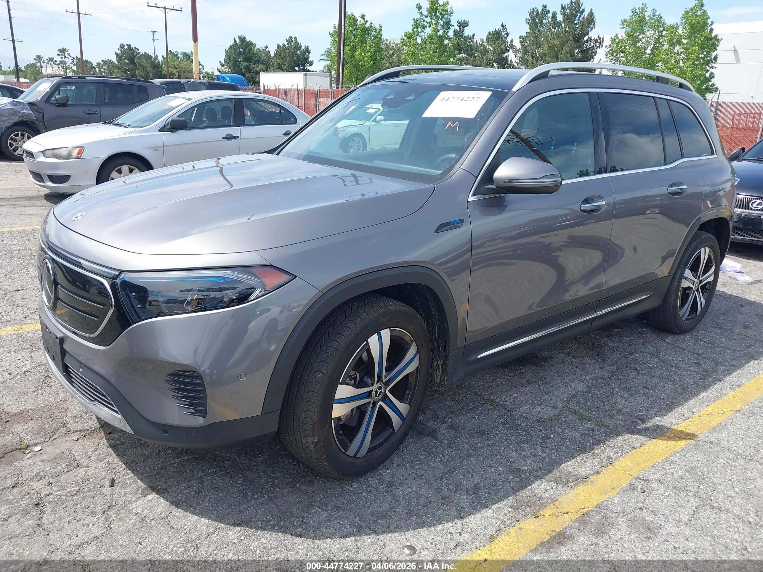 MERCEDES-BENZ EQB image 2