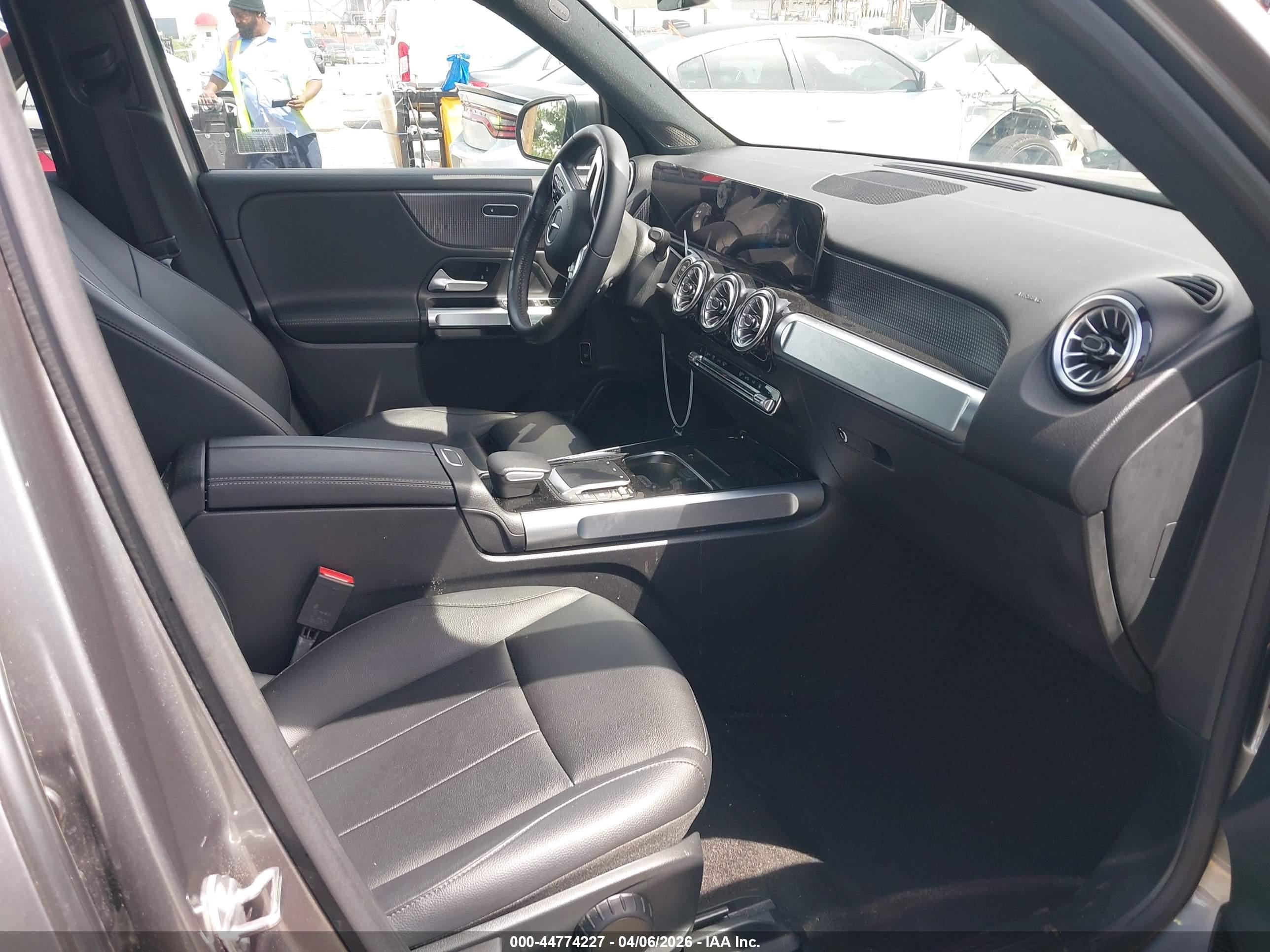 MERCEDES-BENZ EQB image 5