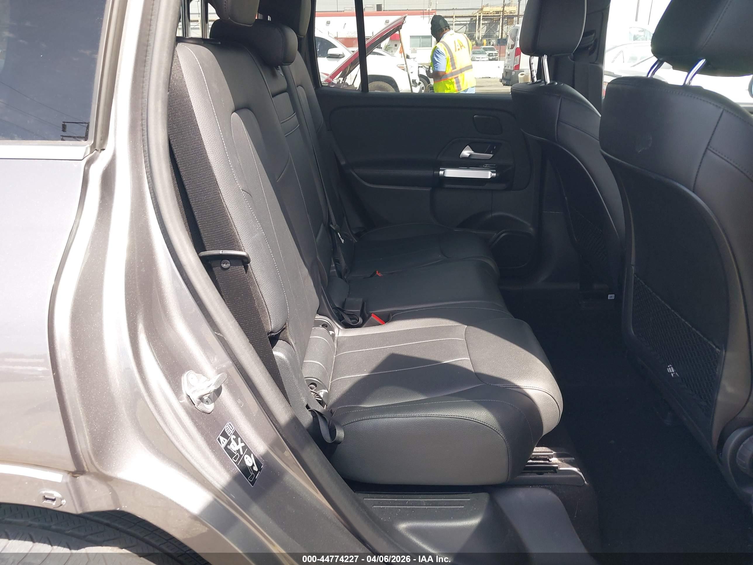 MERCEDES-BENZ EQB image 8