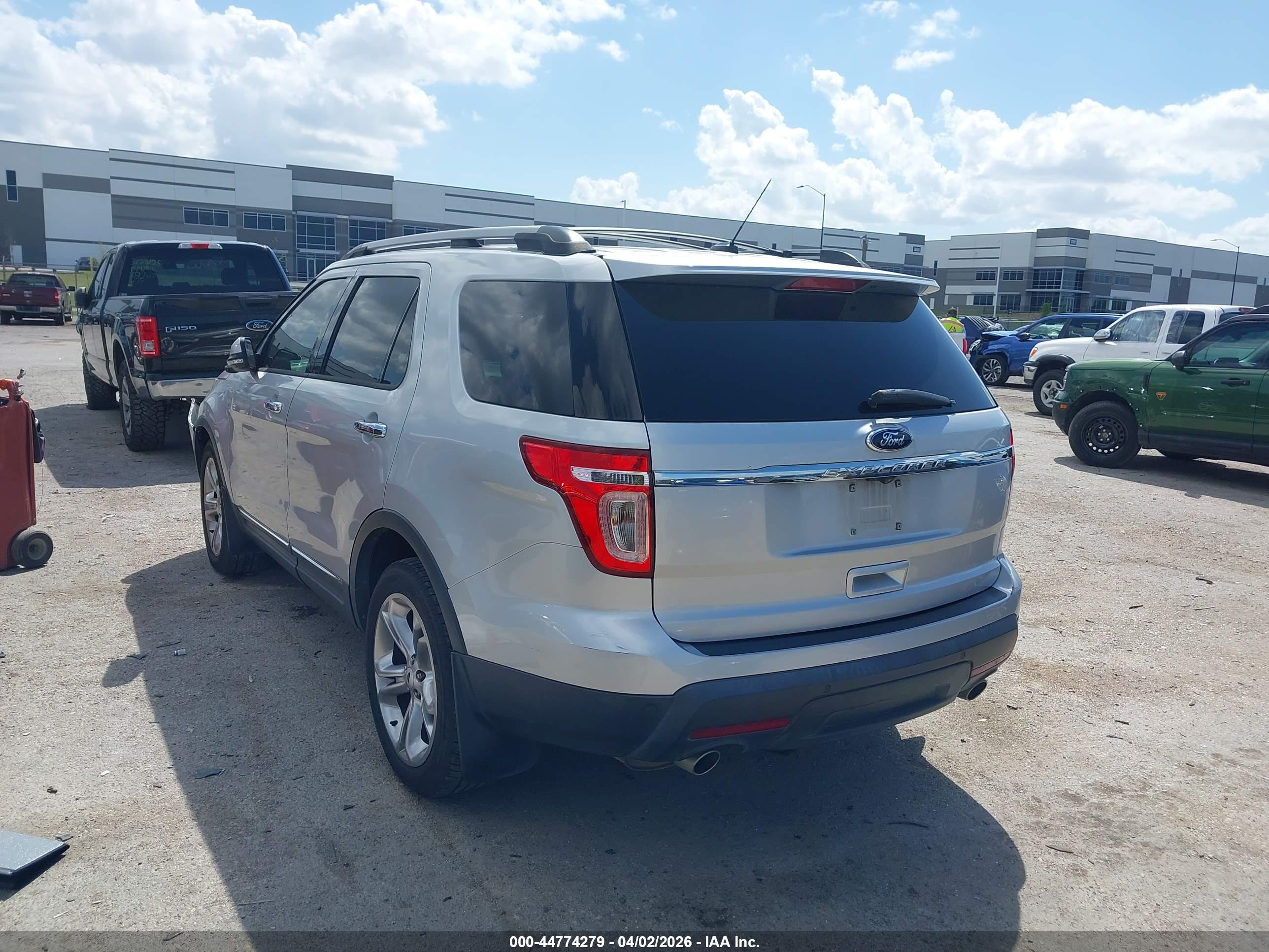FORD EXPLORER image 3