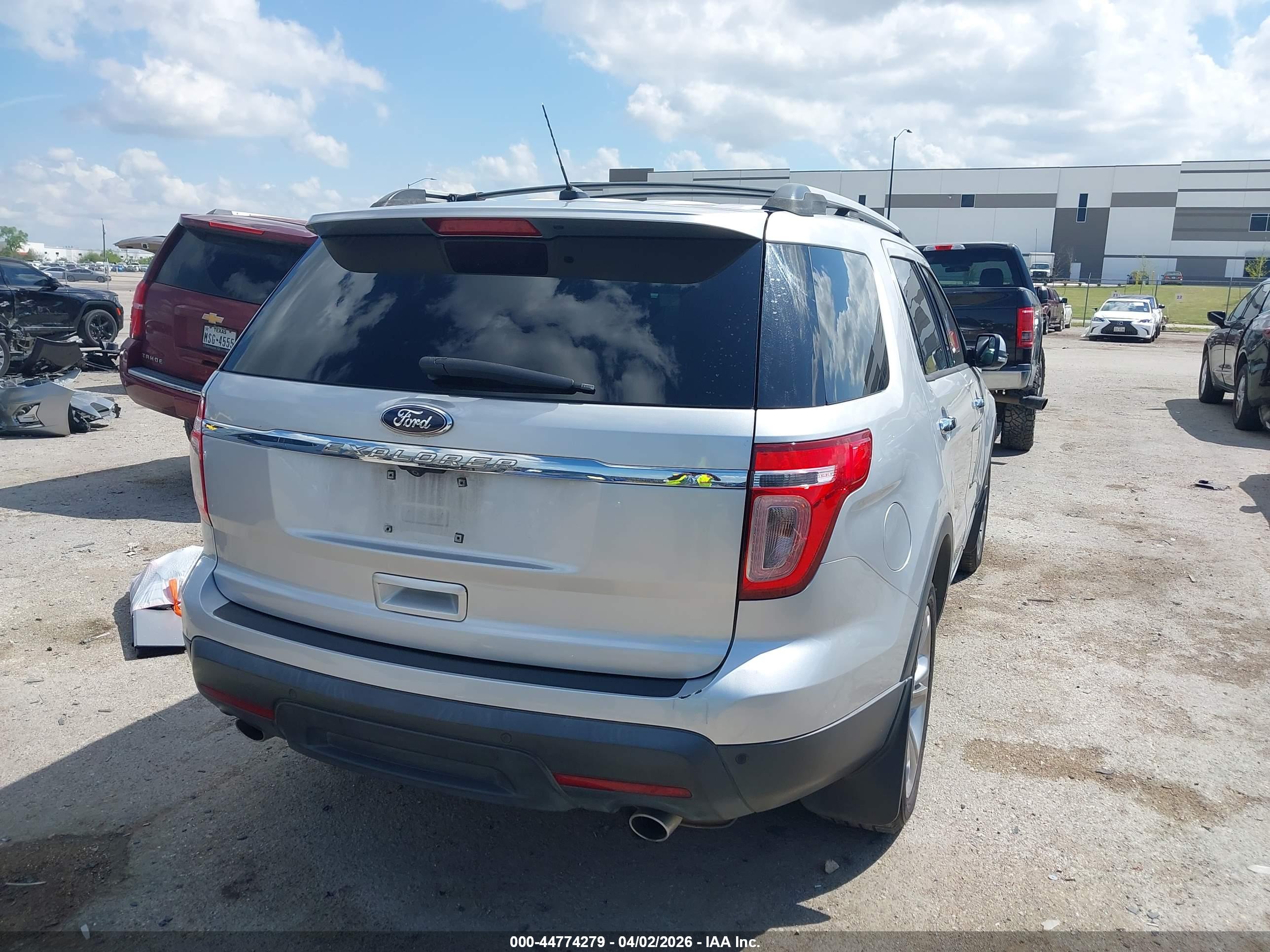FORD EXPLORER image 4