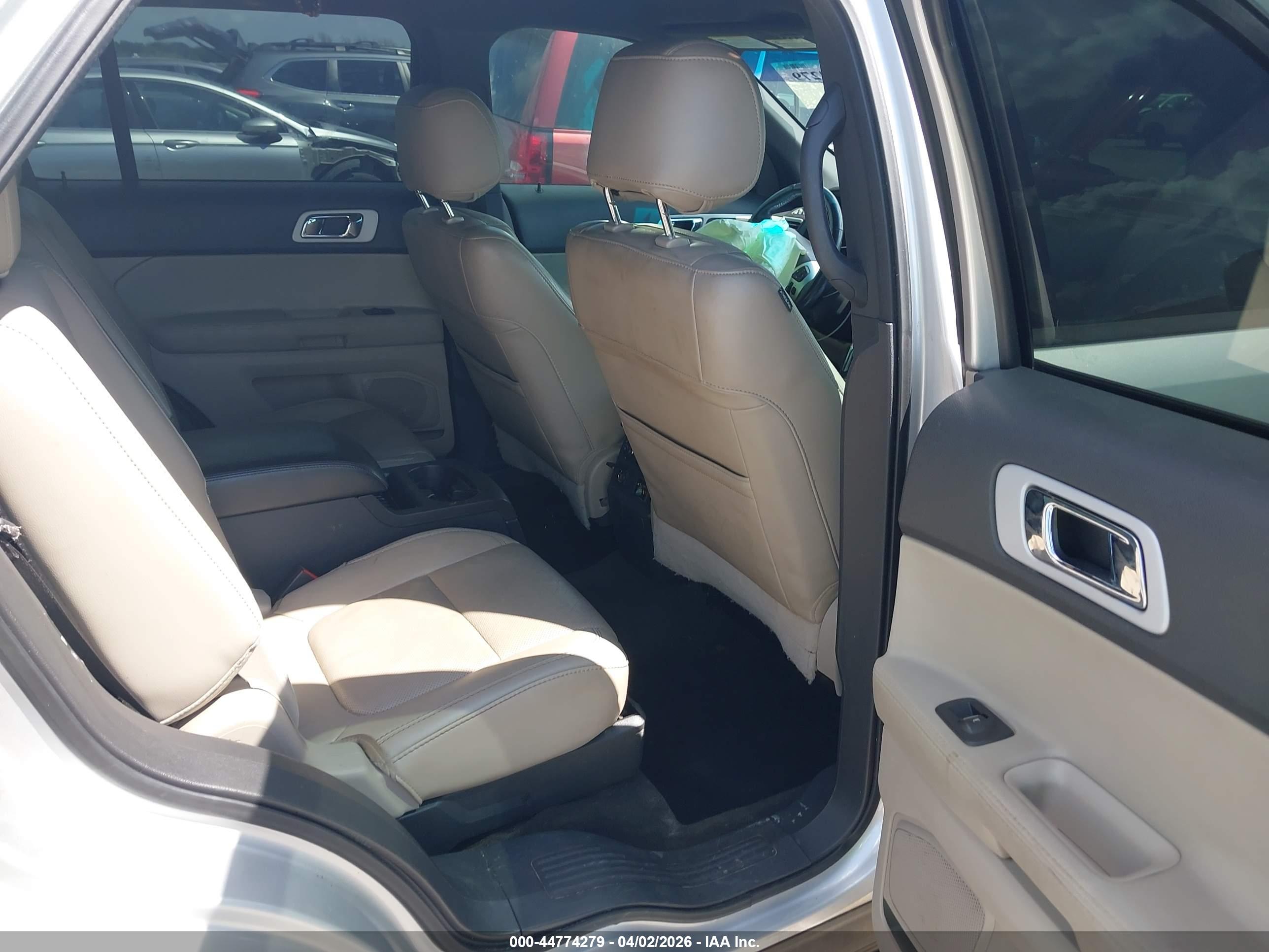 FORD EXPLORER image 8