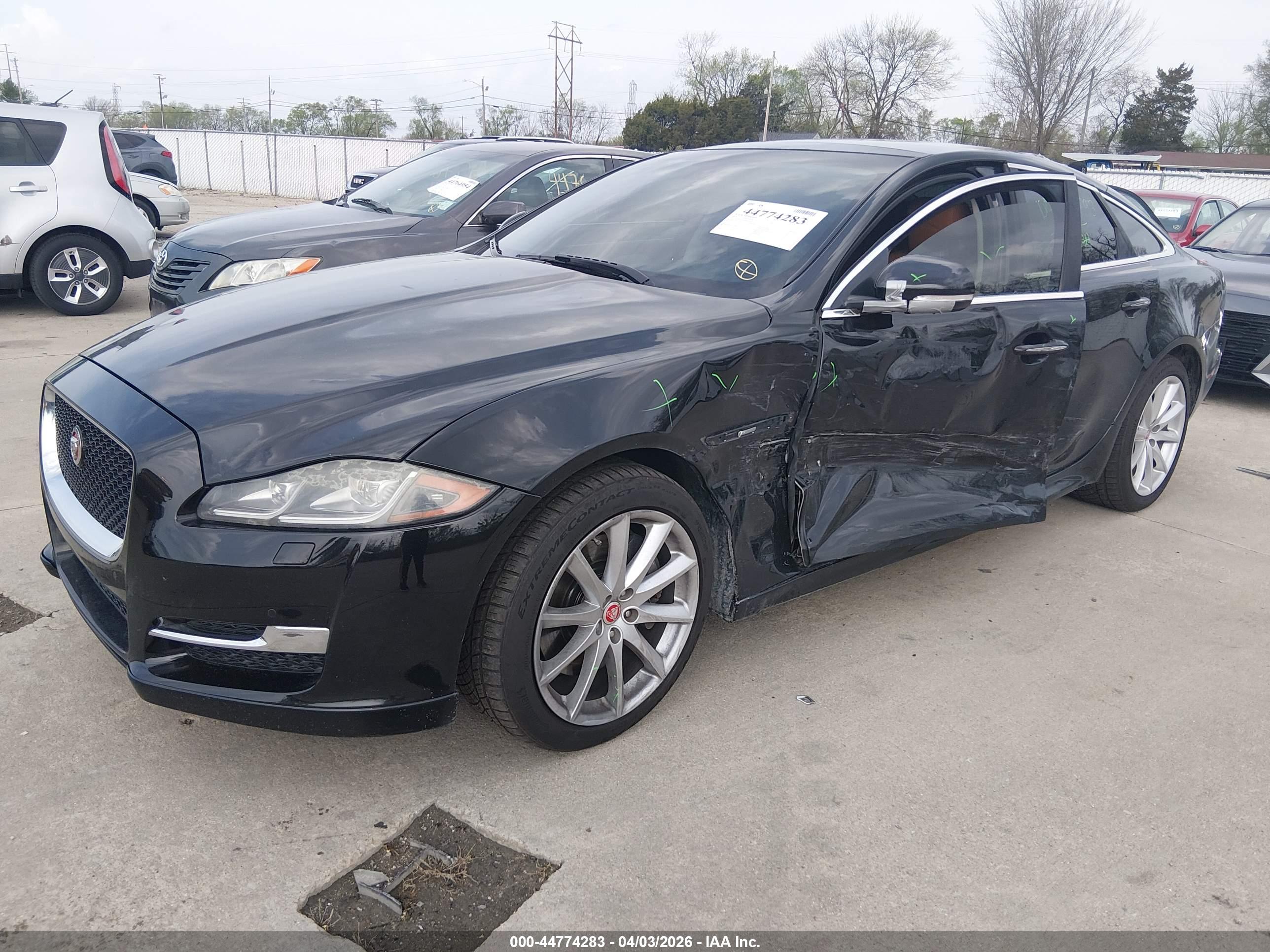 JAGUAR XJ image 2