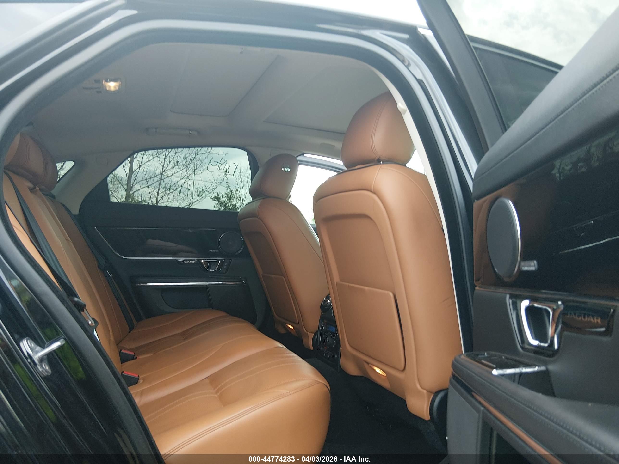 JAGUAR XJ image 8