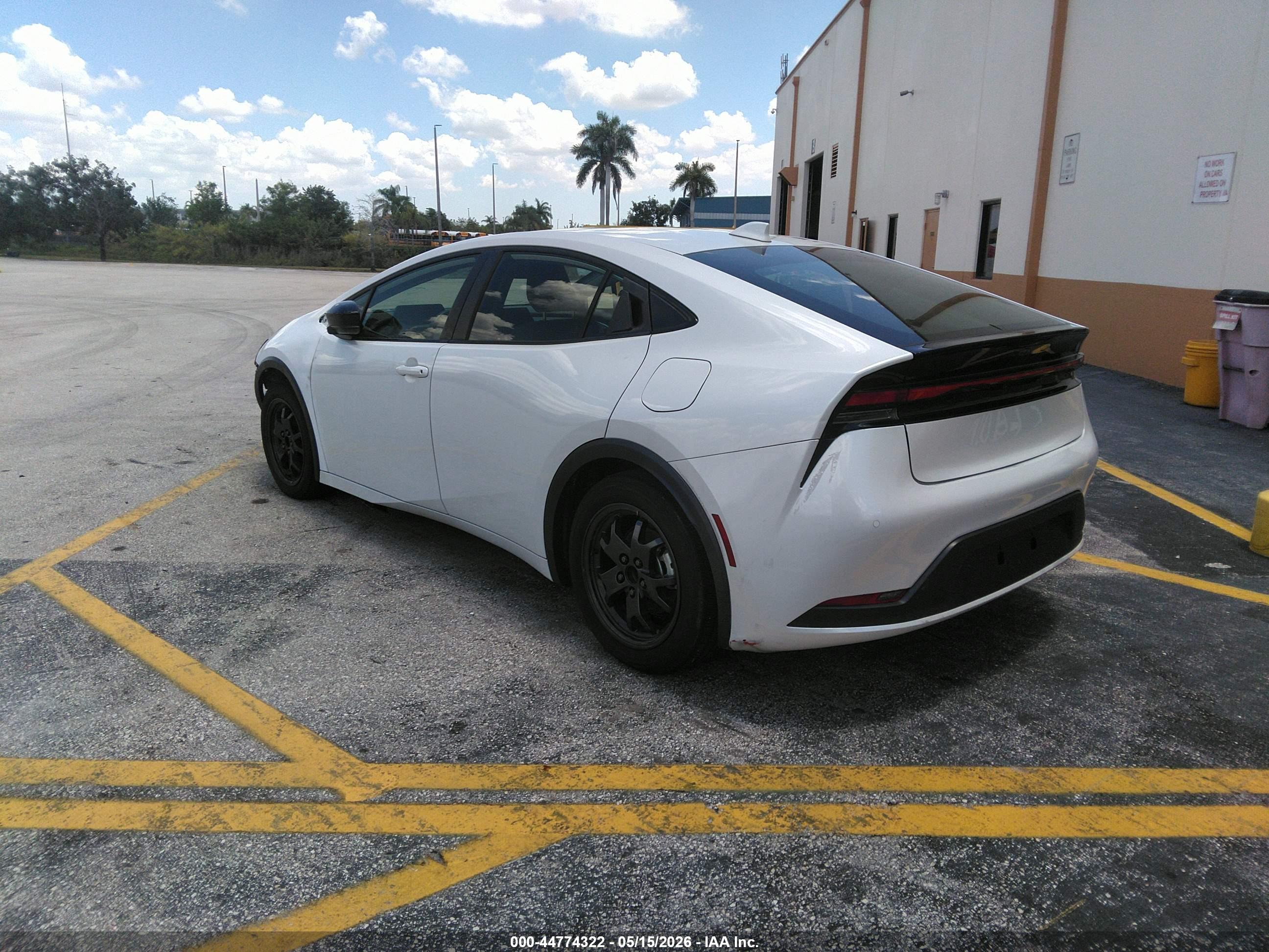 TOYOTA PRIUS image 3