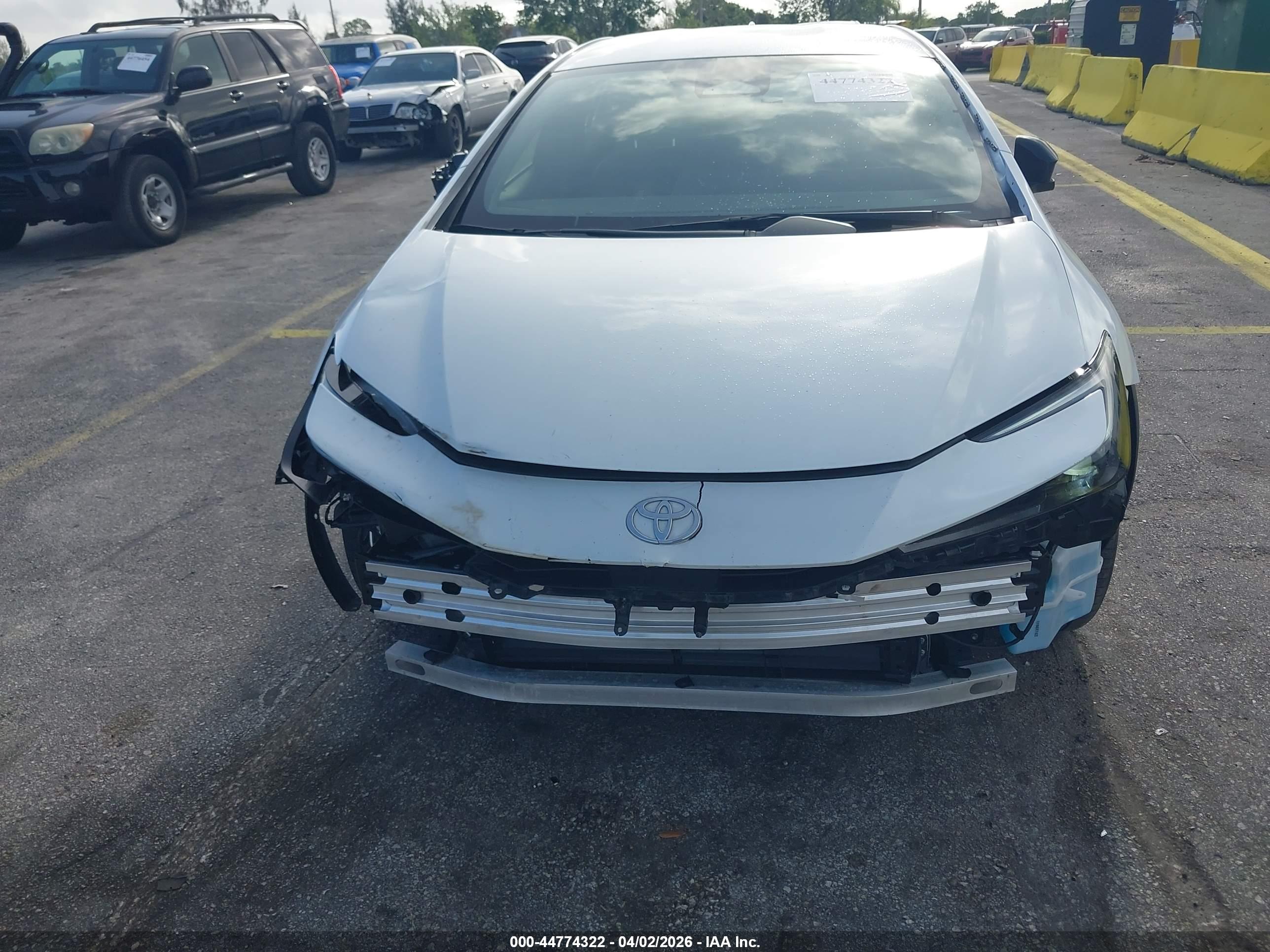 TOYOTA PRIUS image 6