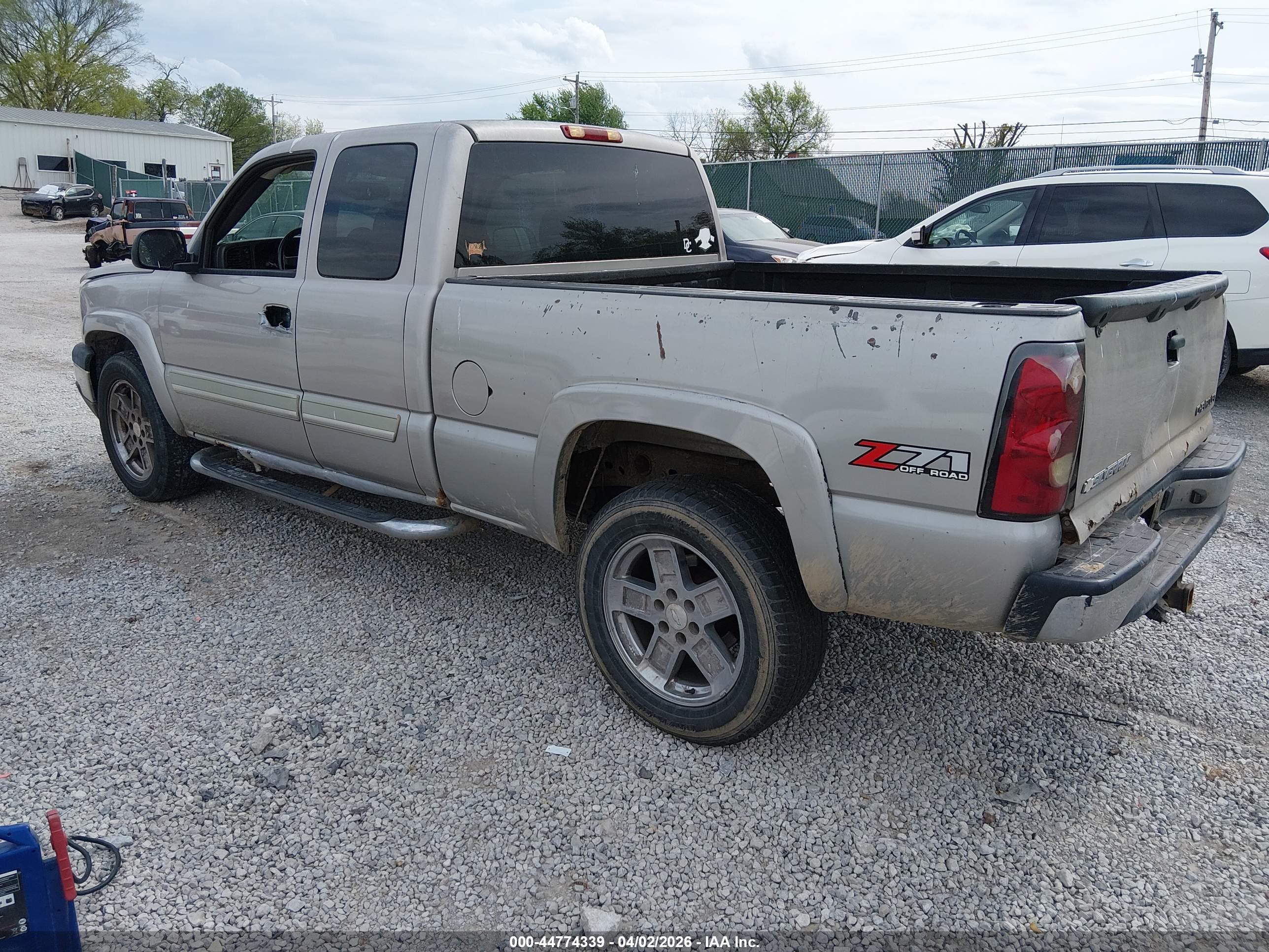 CHEVROLET SILVERADO image 3