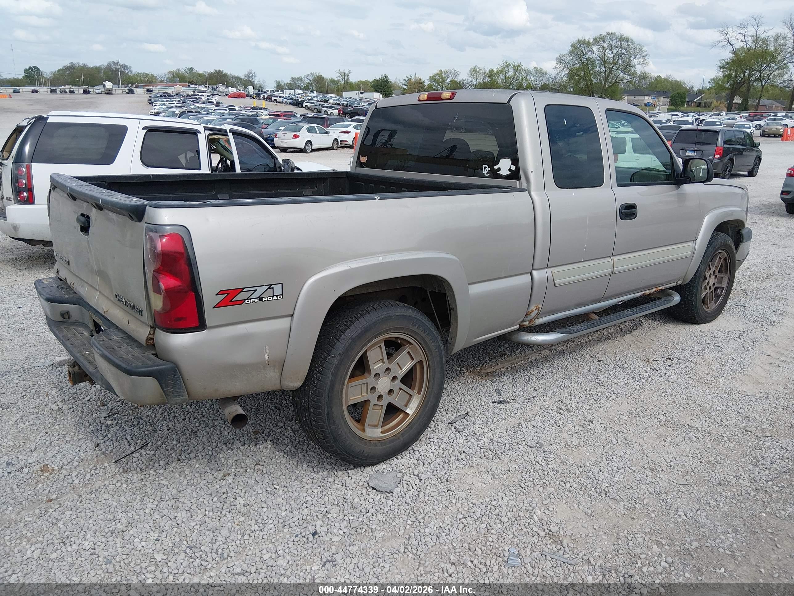 CHEVROLET SILVERADO image 4