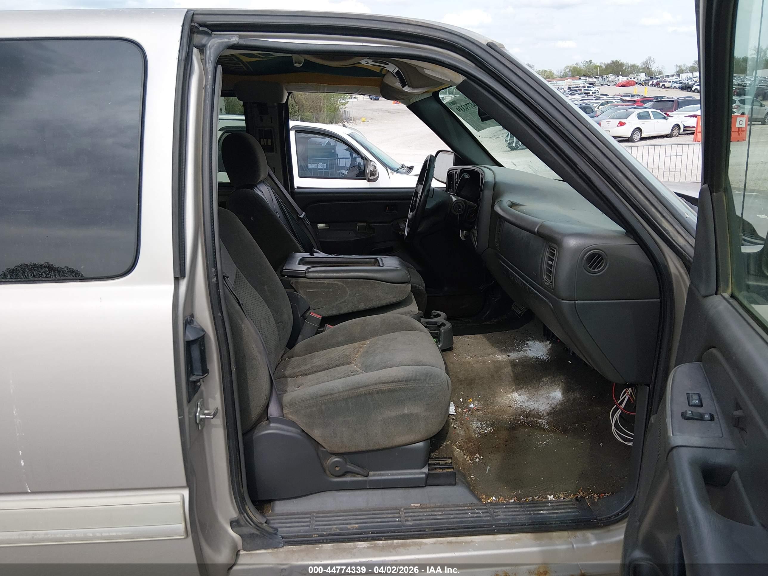 CHEVROLET SILVERADO image 5