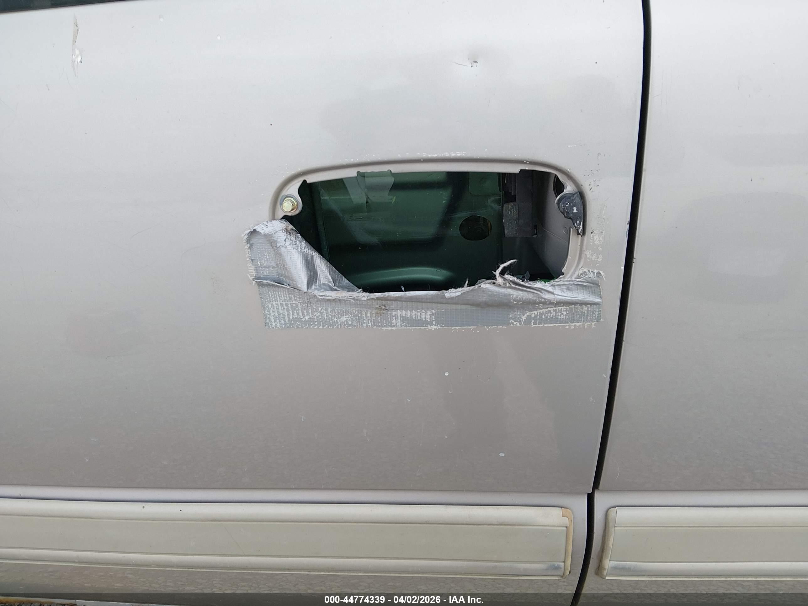 CHEVROLET SILVERADO image 6
