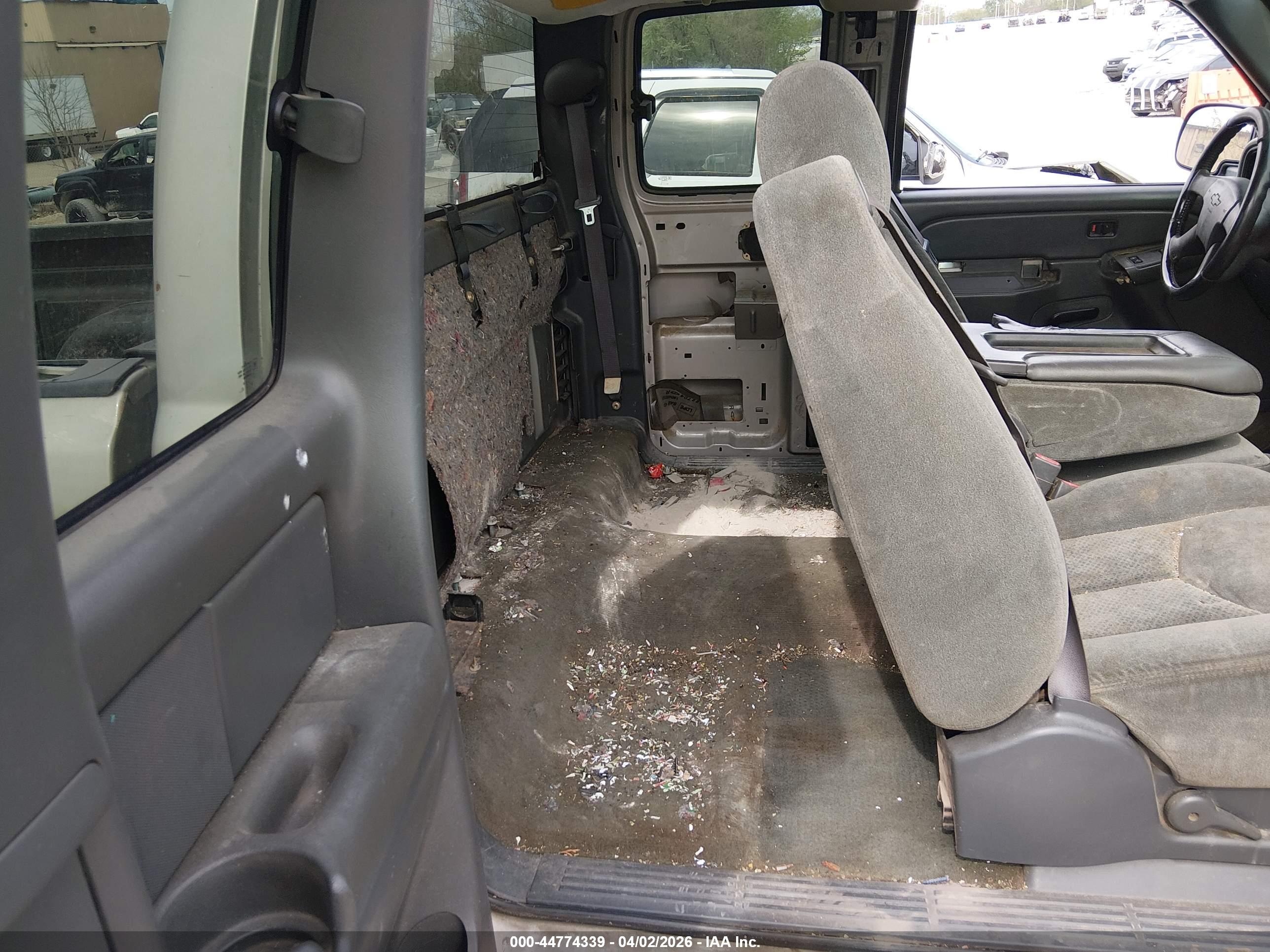 CHEVROLET SILVERADO image 8