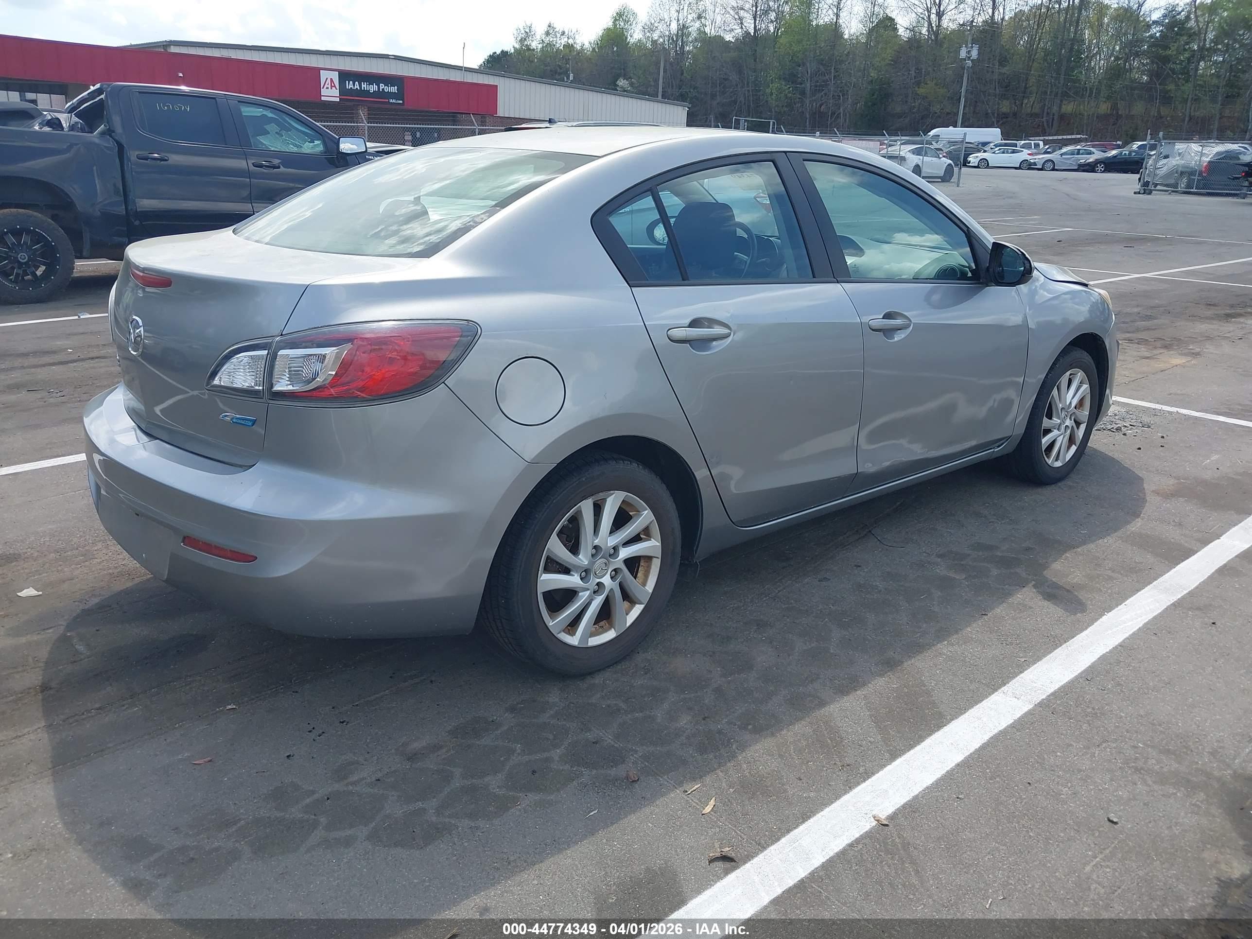MAZDA MAZDA3 image 4
