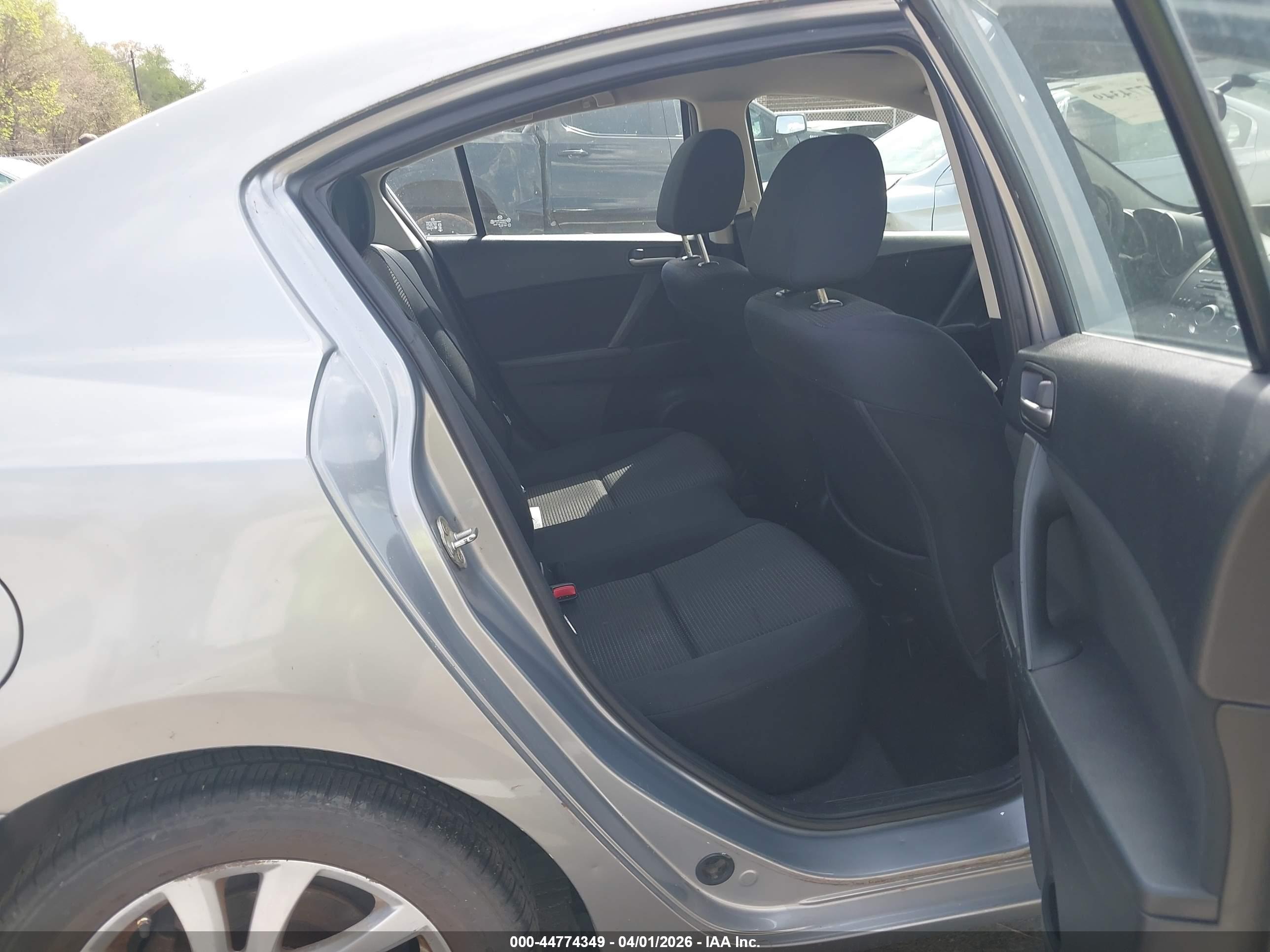 MAZDA MAZDA3 image 8