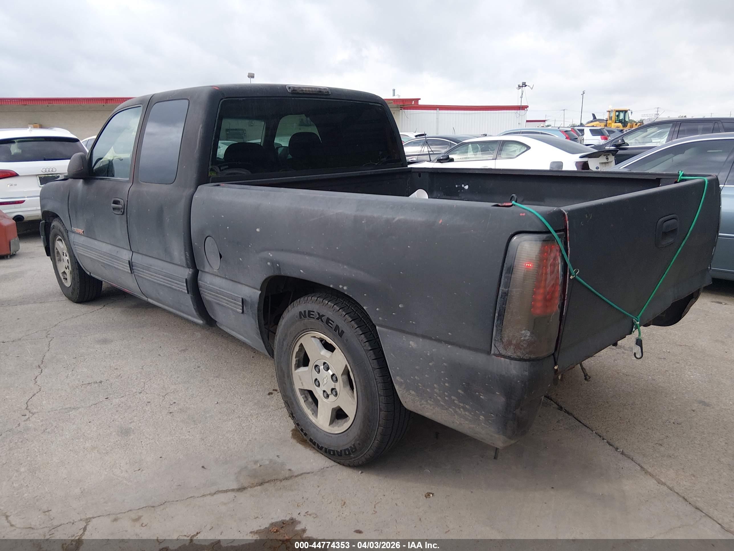 CHEVROLET SILVERADO image 3