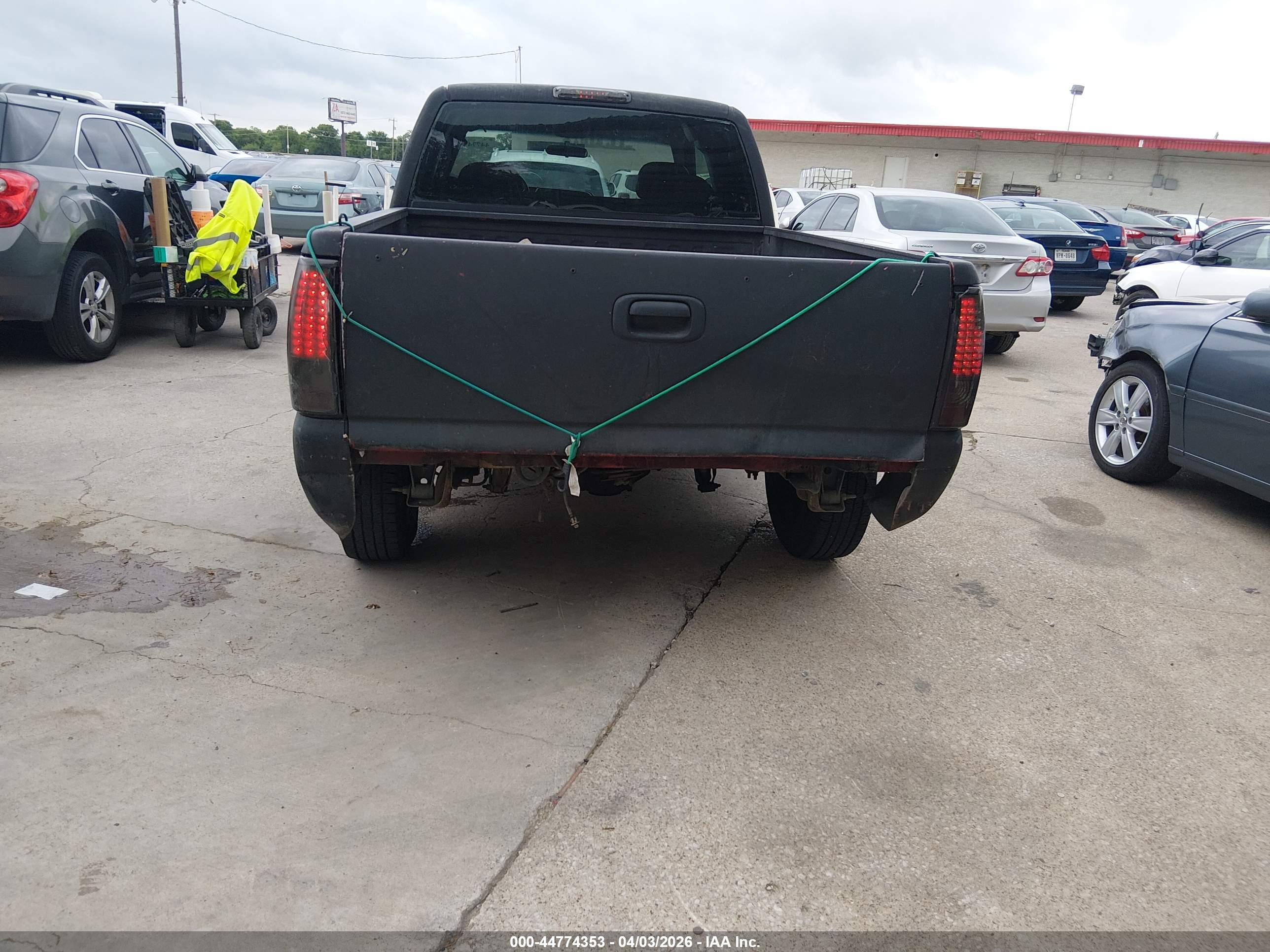 CHEVROLET SILVERADO image 6