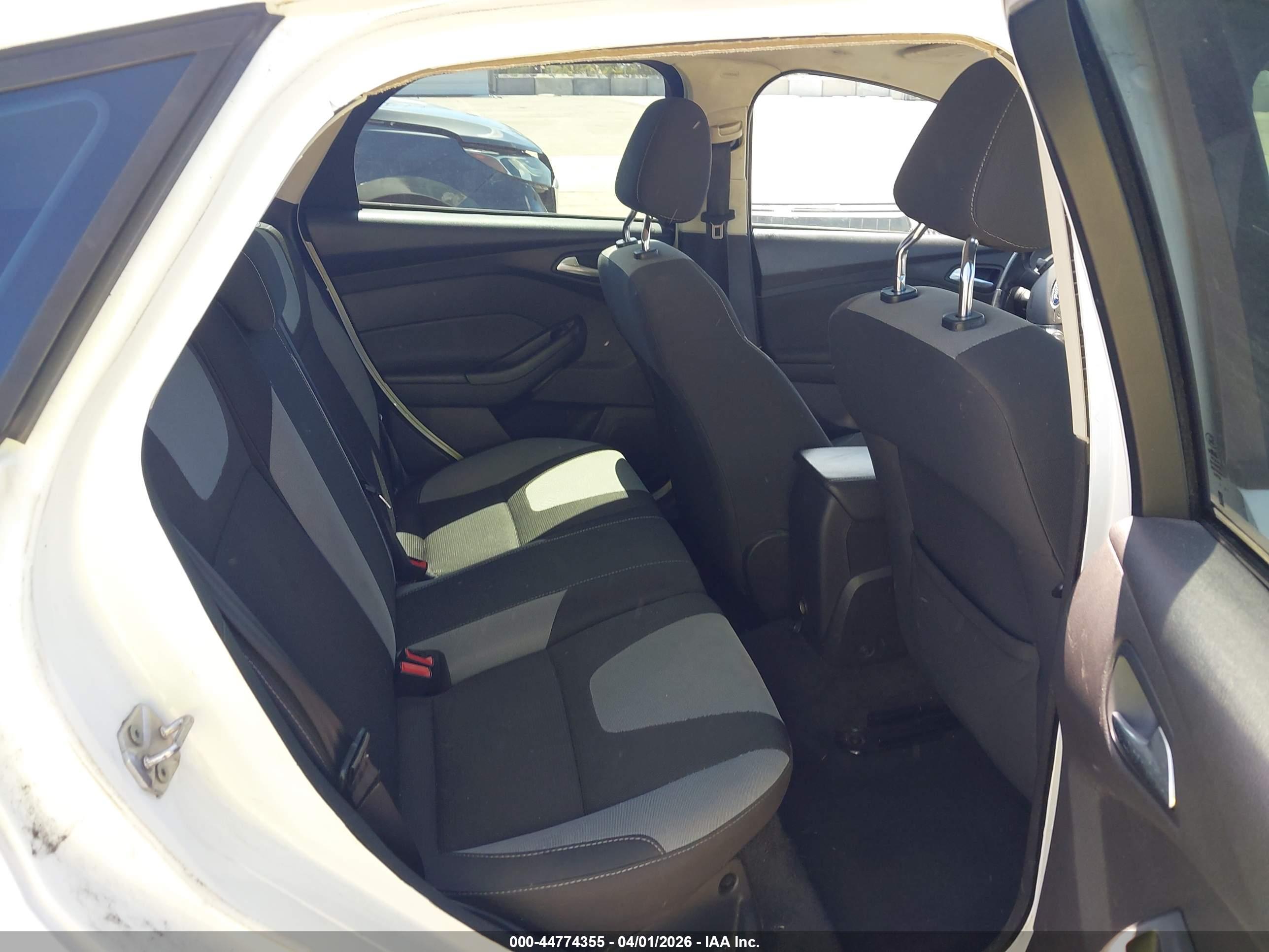 FORD FOCUS image 8