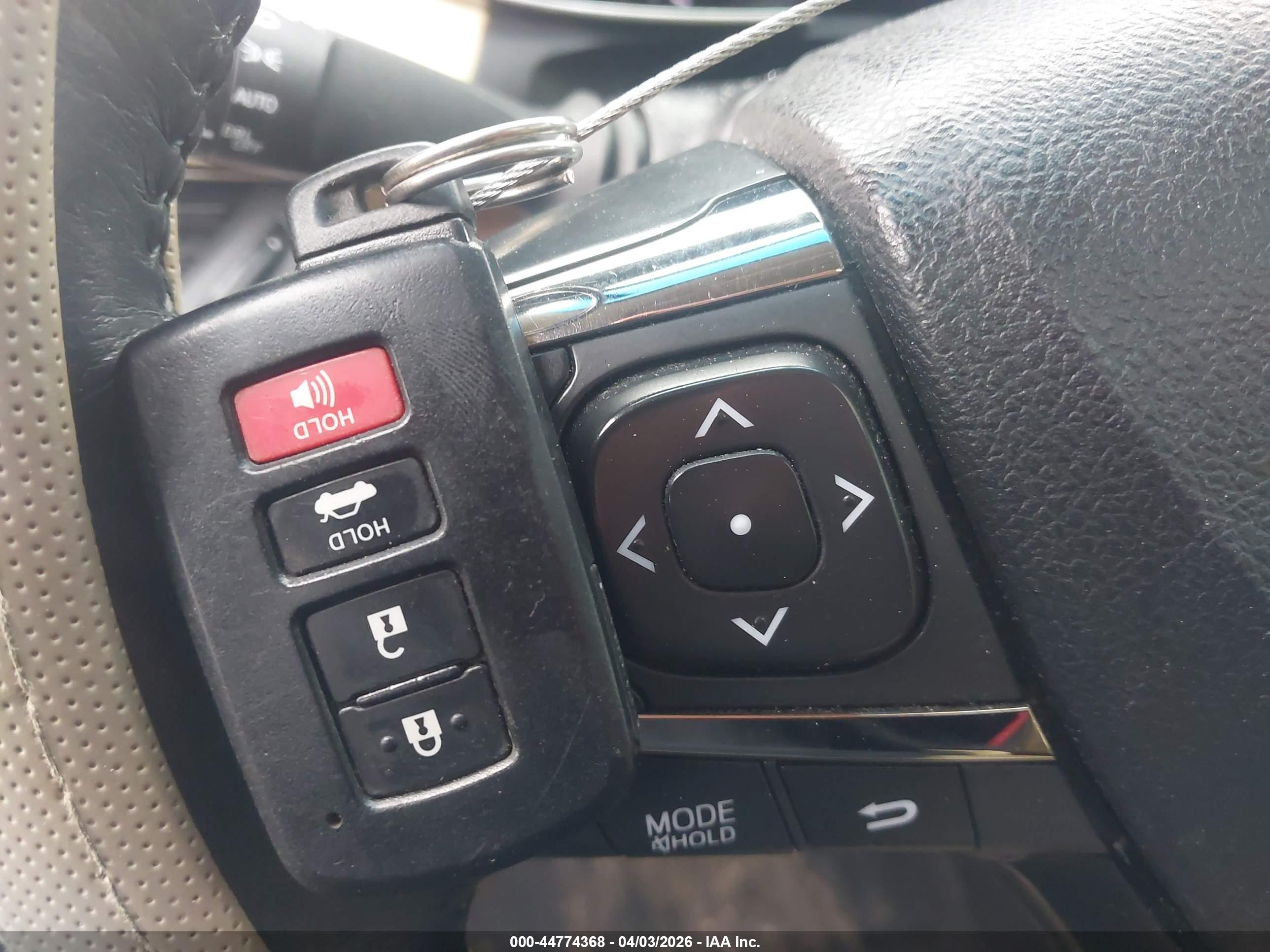 TOYOTA AVALON image 11