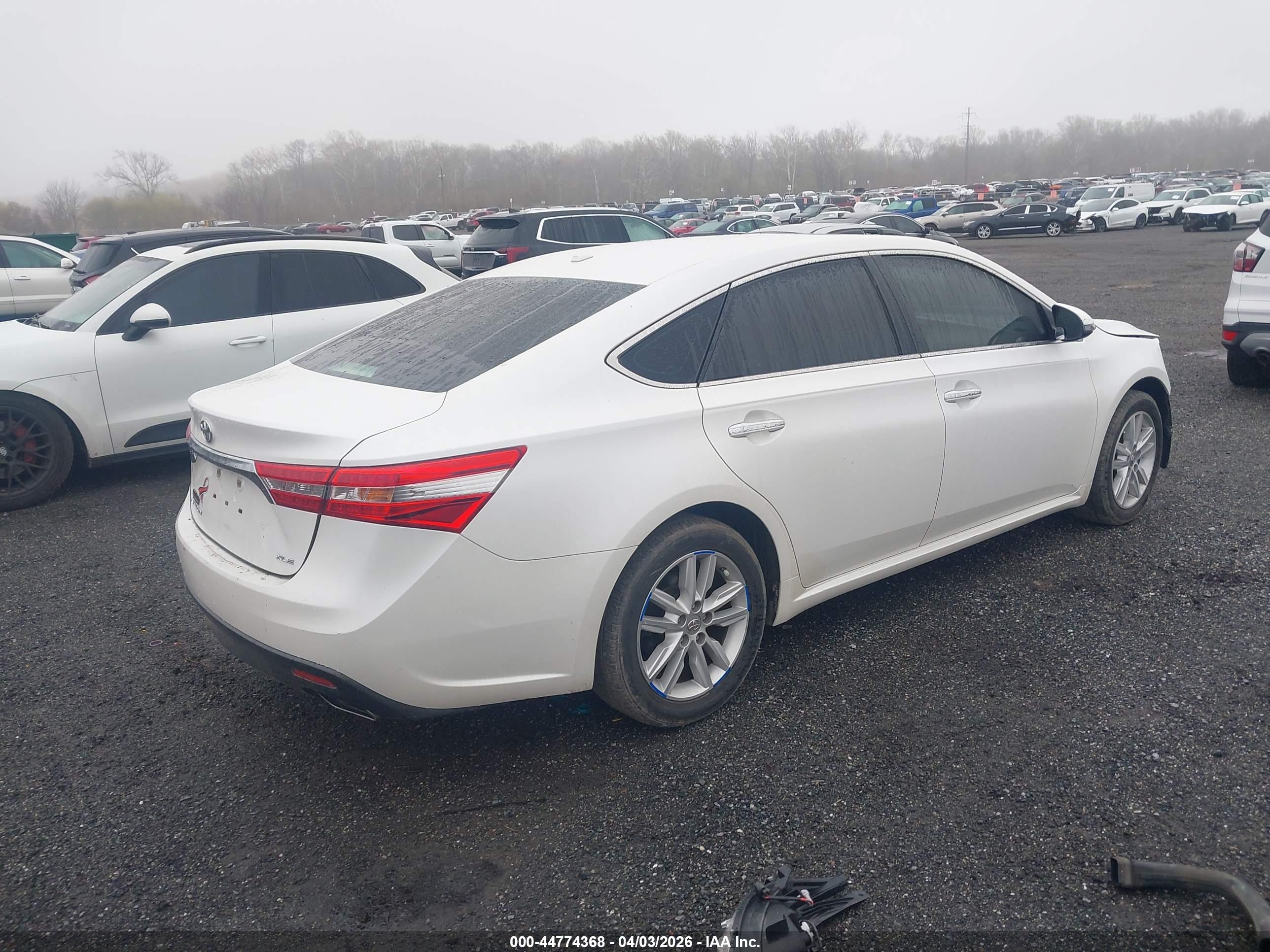 TOYOTA AVALON image 4