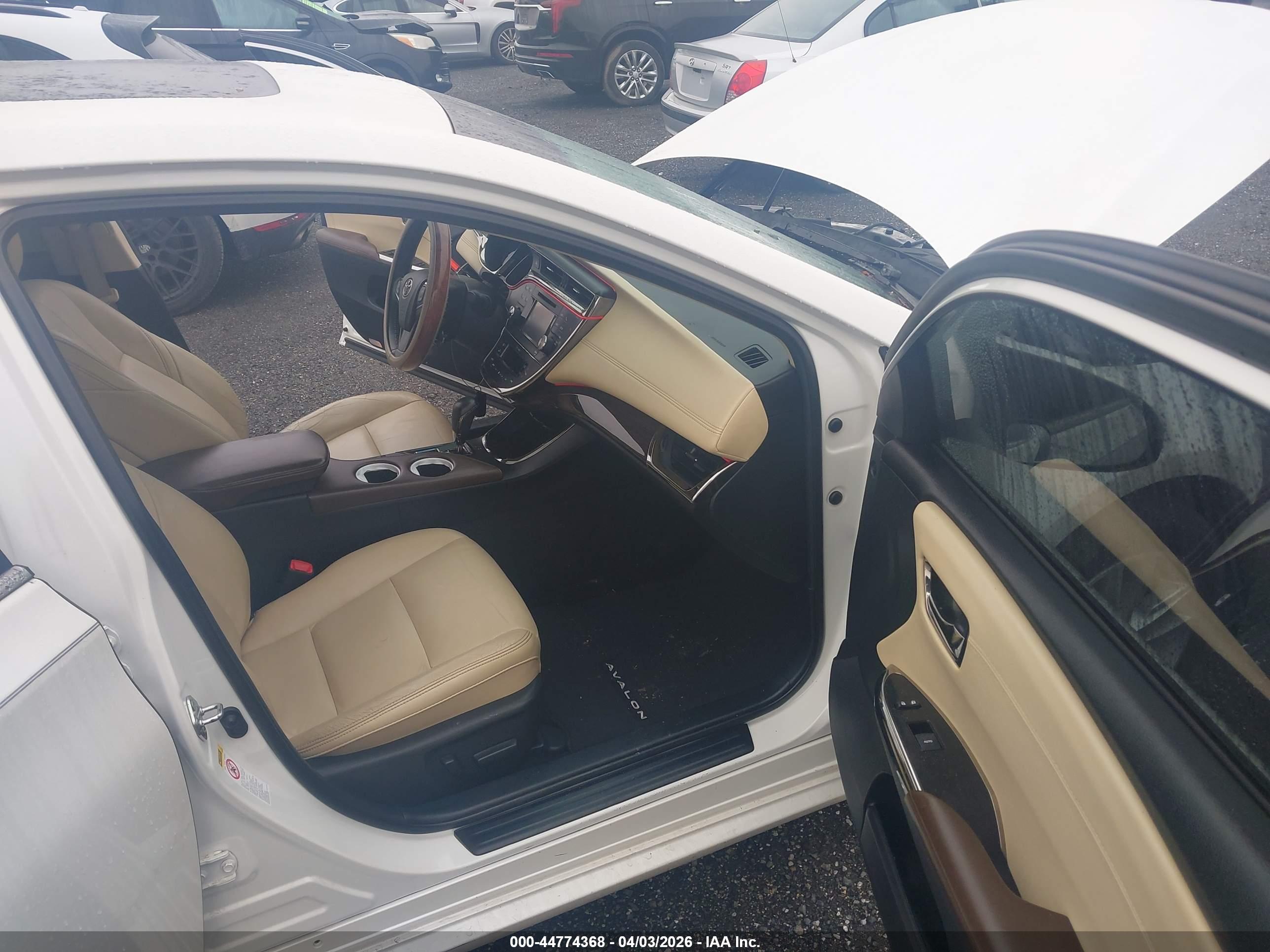 TOYOTA AVALON image 5