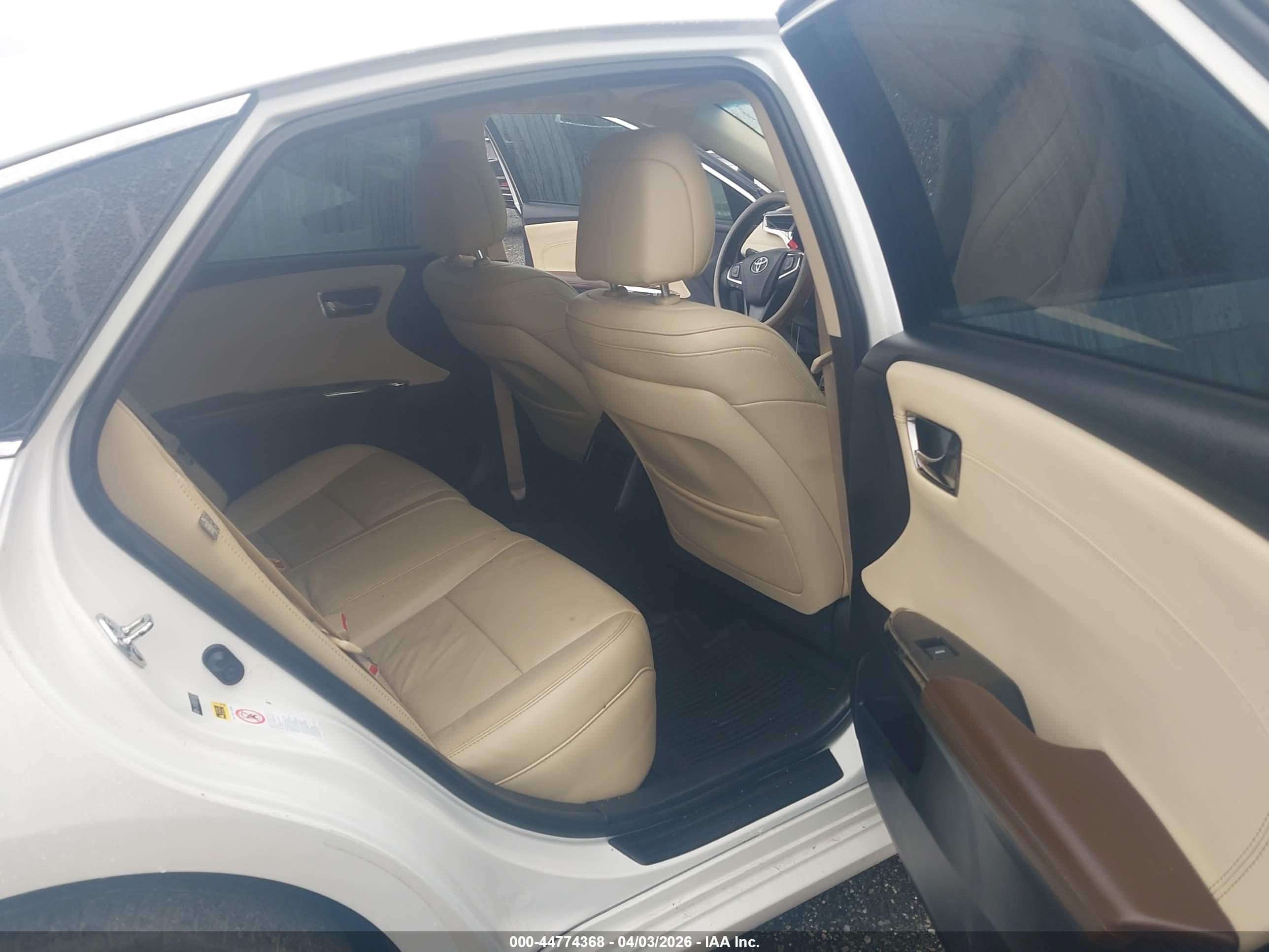 TOYOTA AVALON image 8