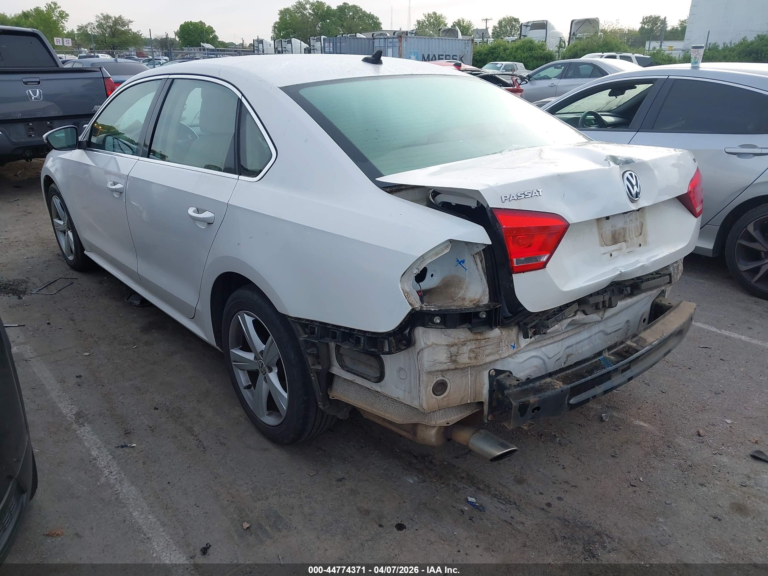 VOLKSWAGEN PASSAT image 3