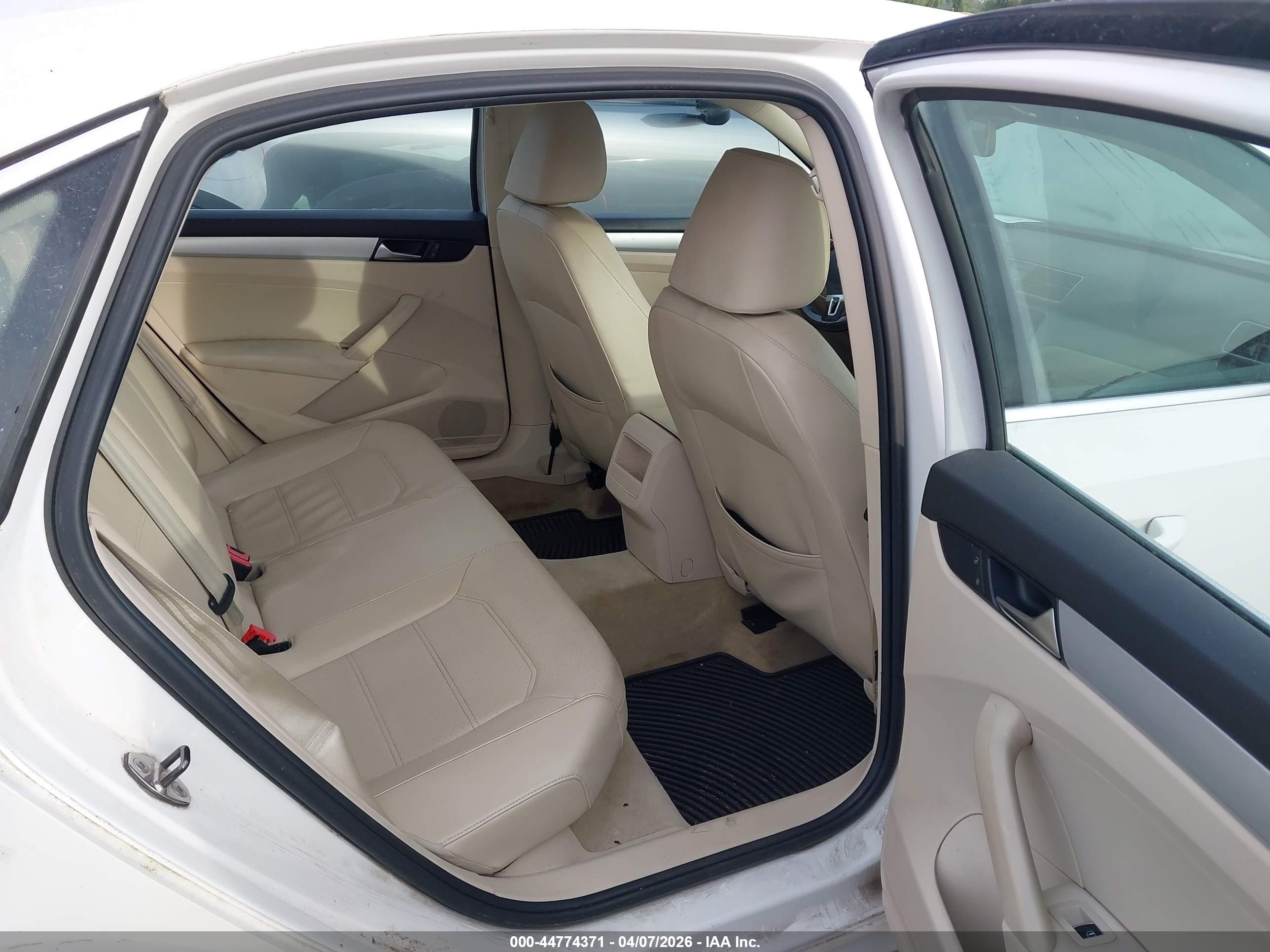 VOLKSWAGEN PASSAT image 8