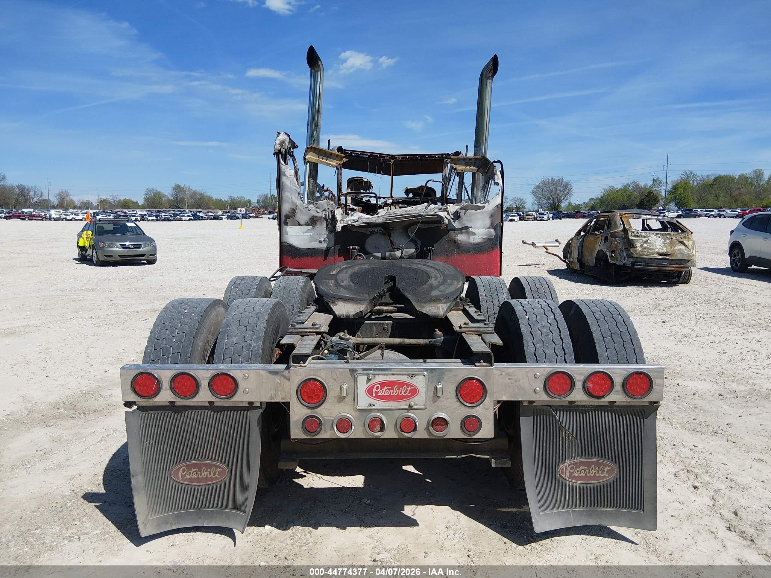 PETERBILT 379 image 8