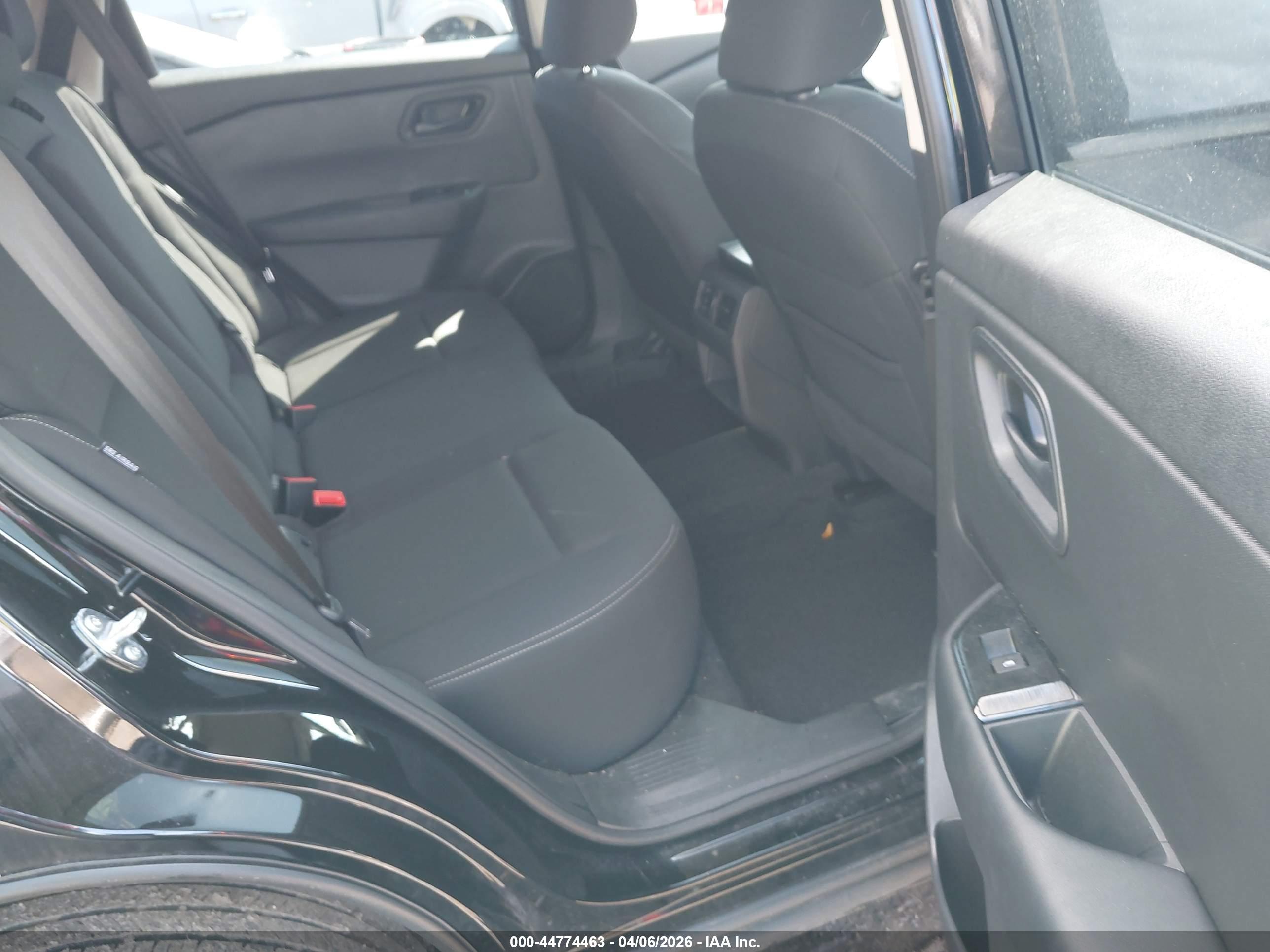 NISSAN ROGUE image 8