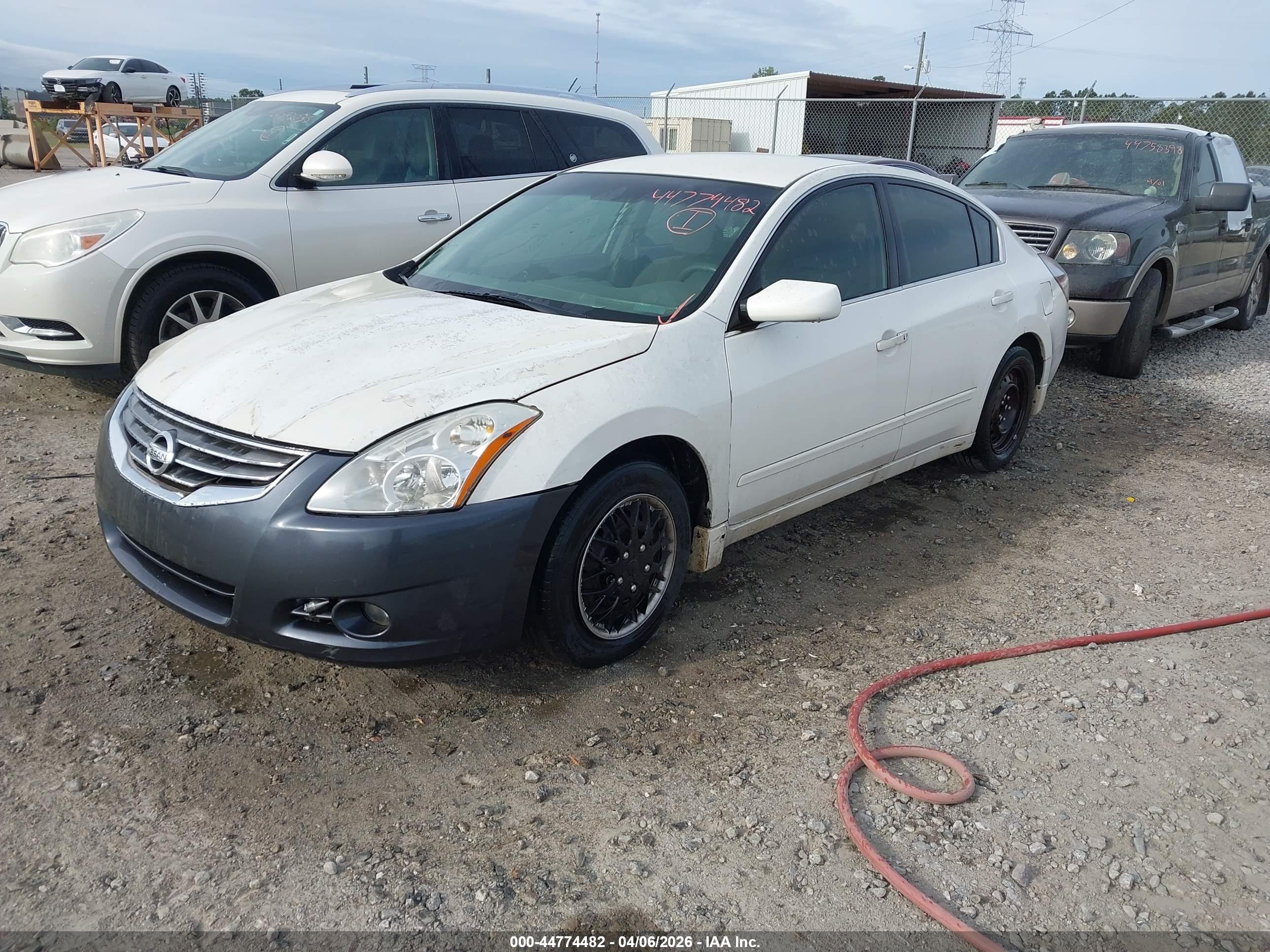 NISSAN ALTIMA image 2