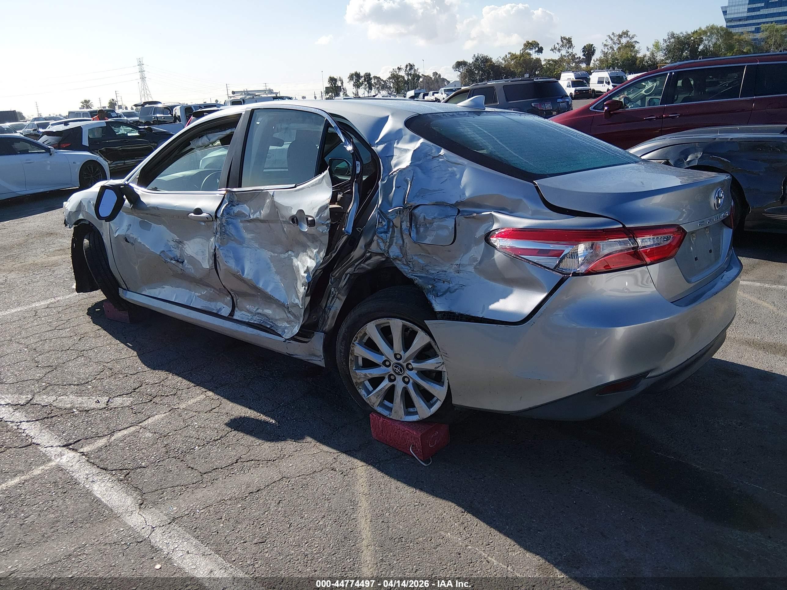 TOYOTA CAMRY image 3