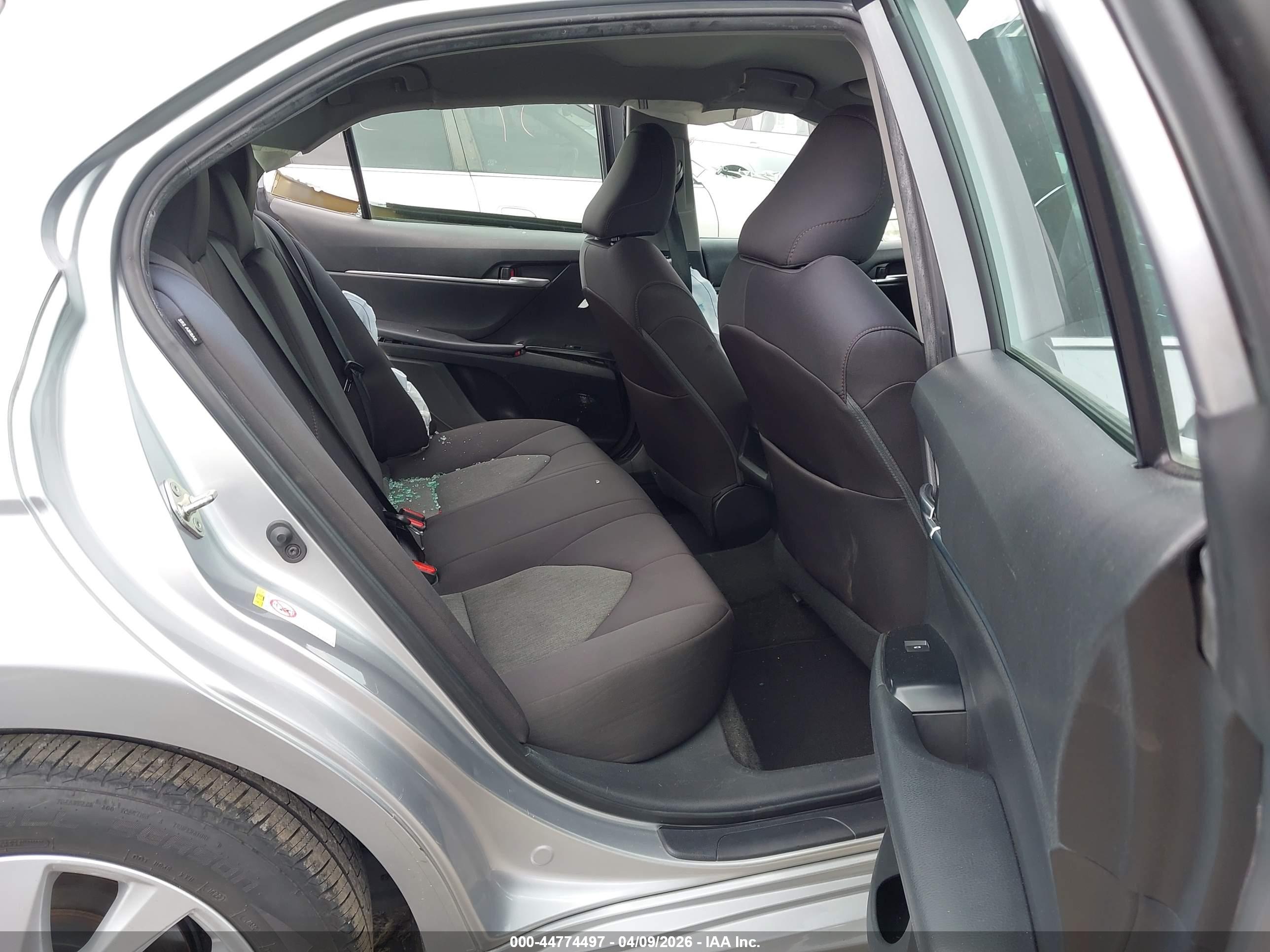 TOYOTA CAMRY image 8