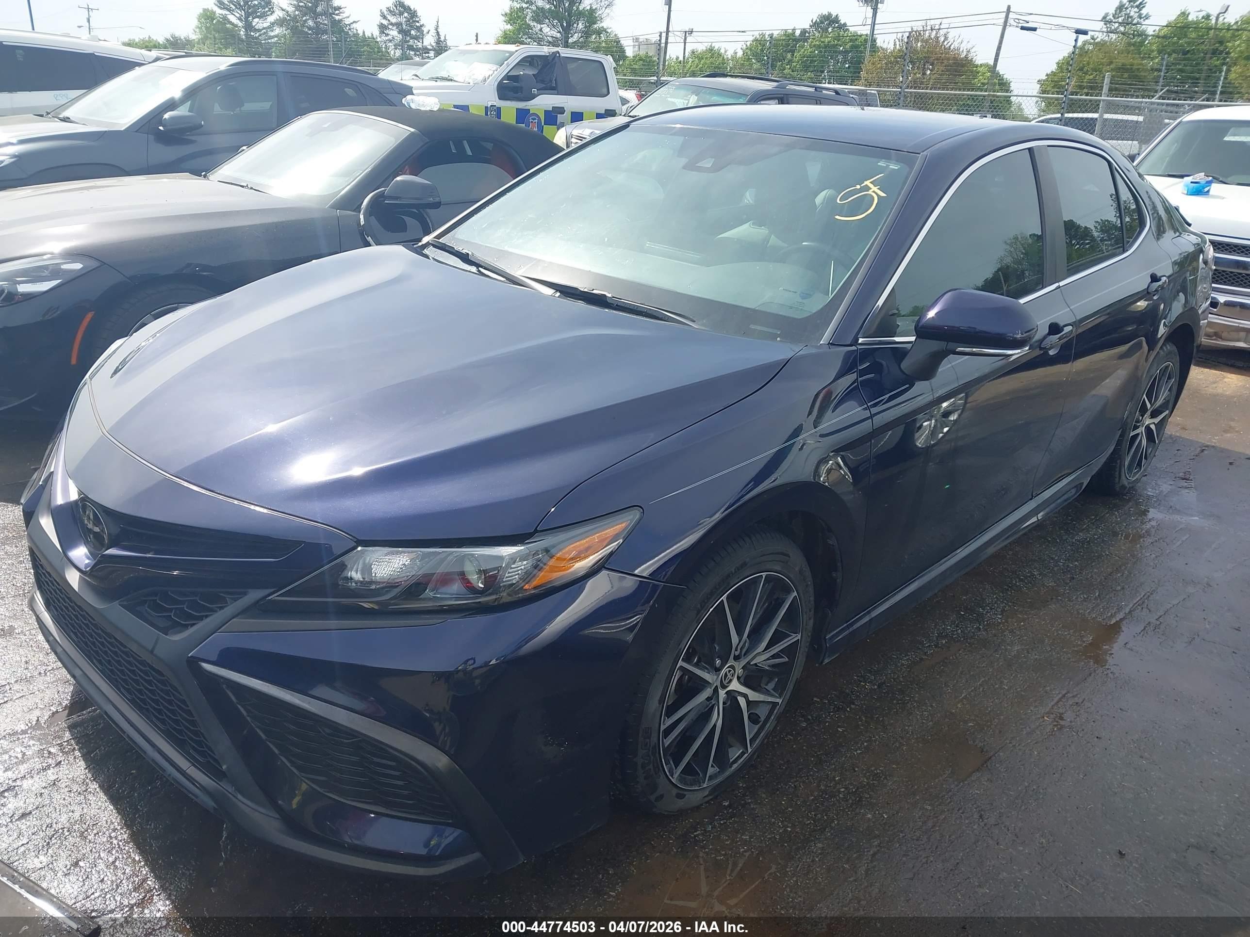 TOYOTA CAMRY image 2