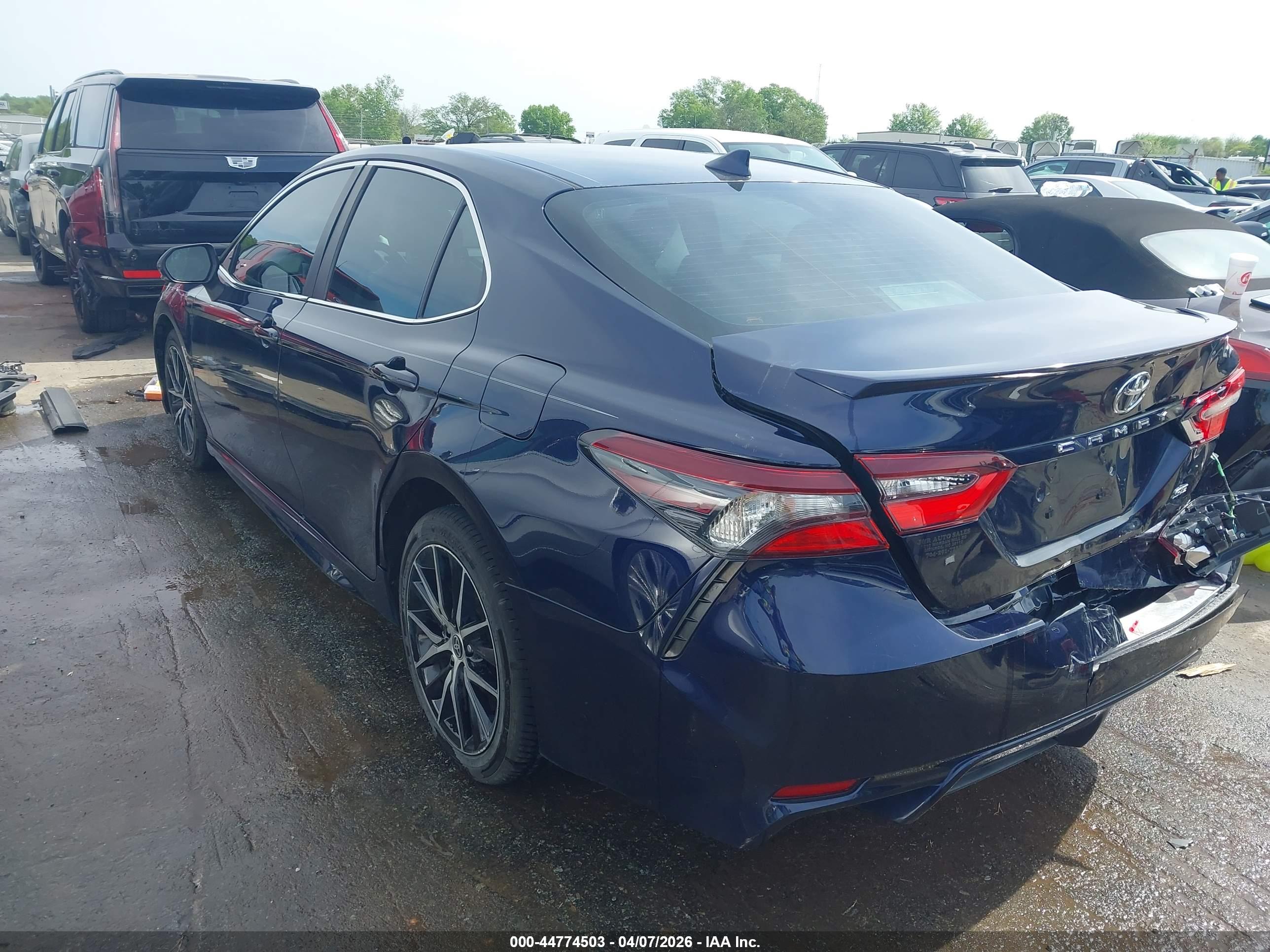 TOYOTA CAMRY image 3