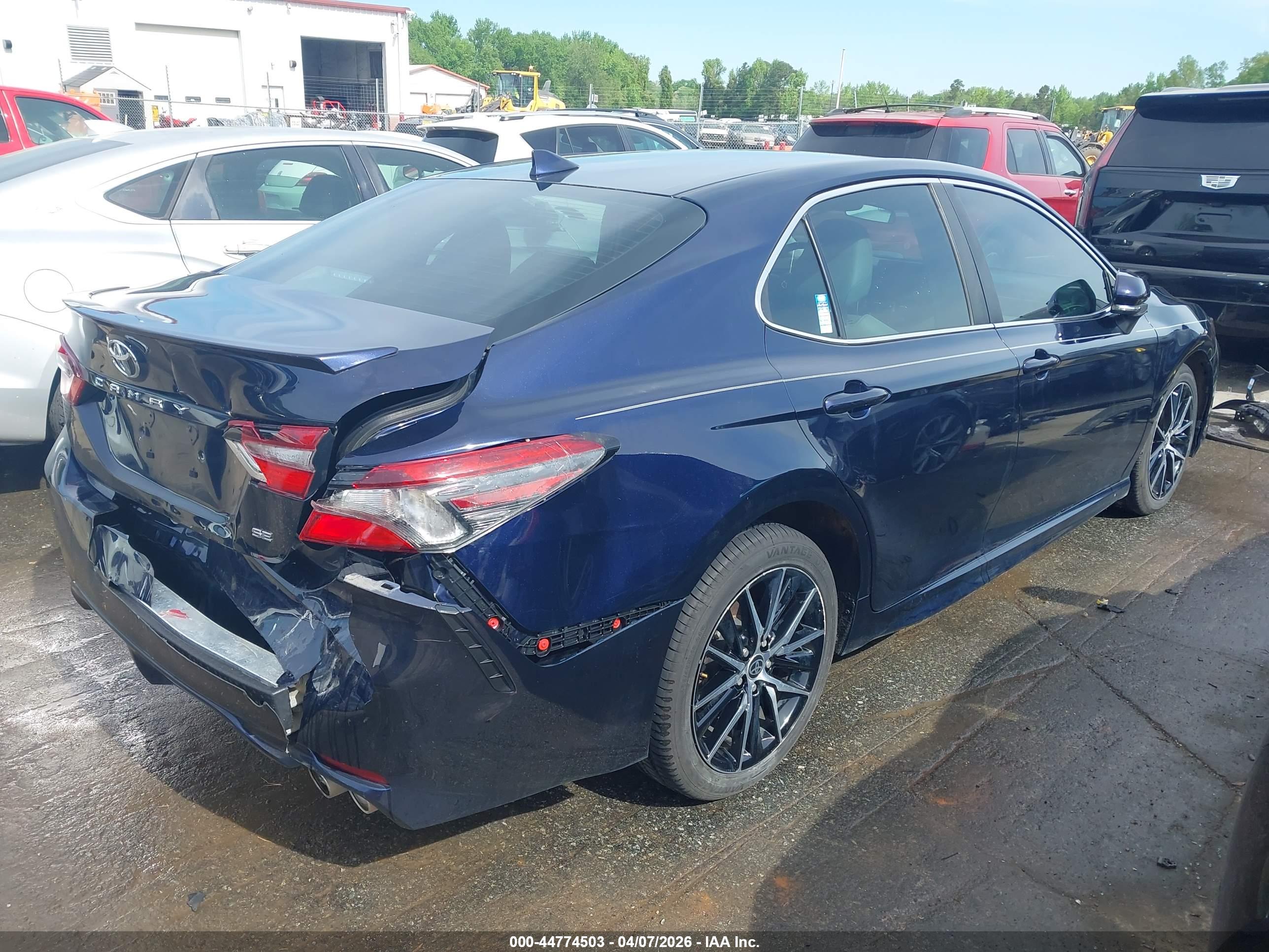TOYOTA CAMRY image 4